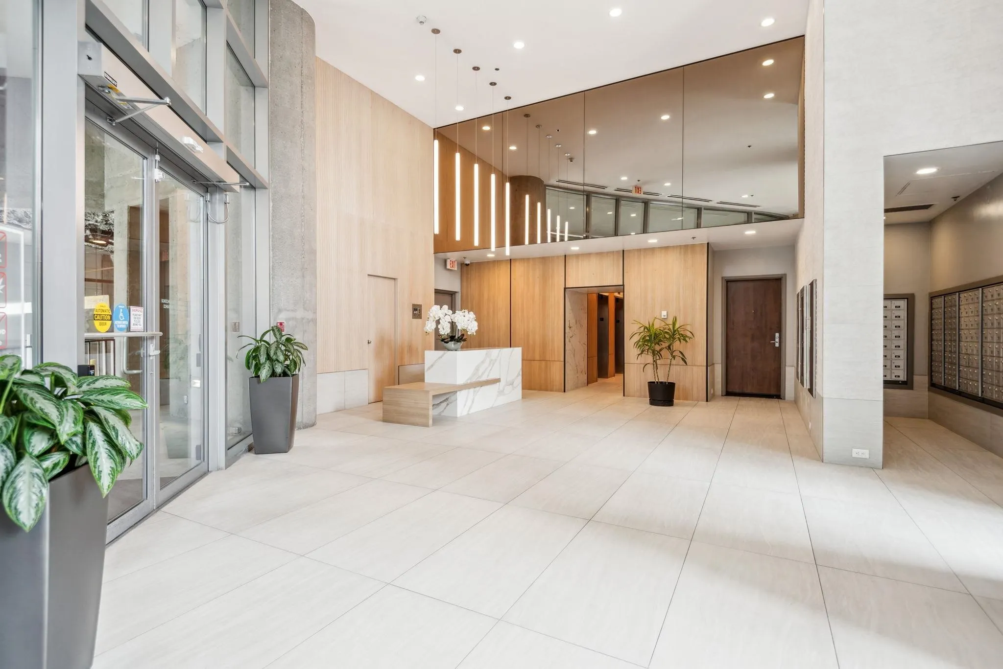 1005 583 Beach Crescent