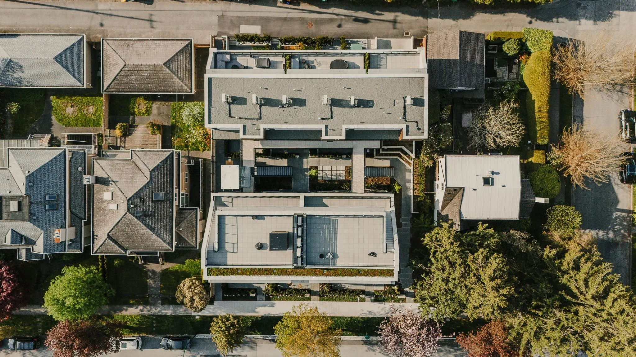 772 W 27th Avenue