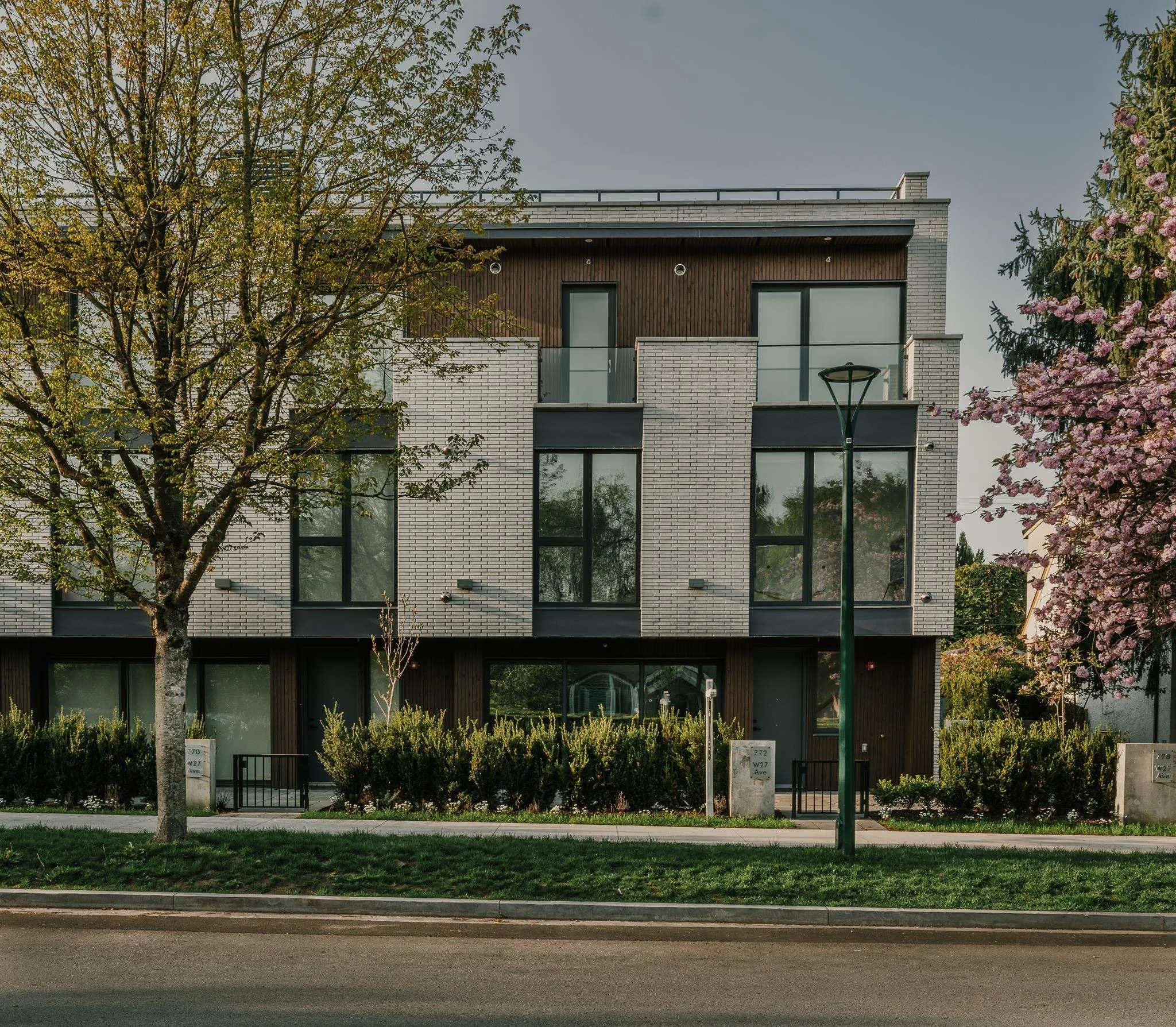 772 W 27th Avenue