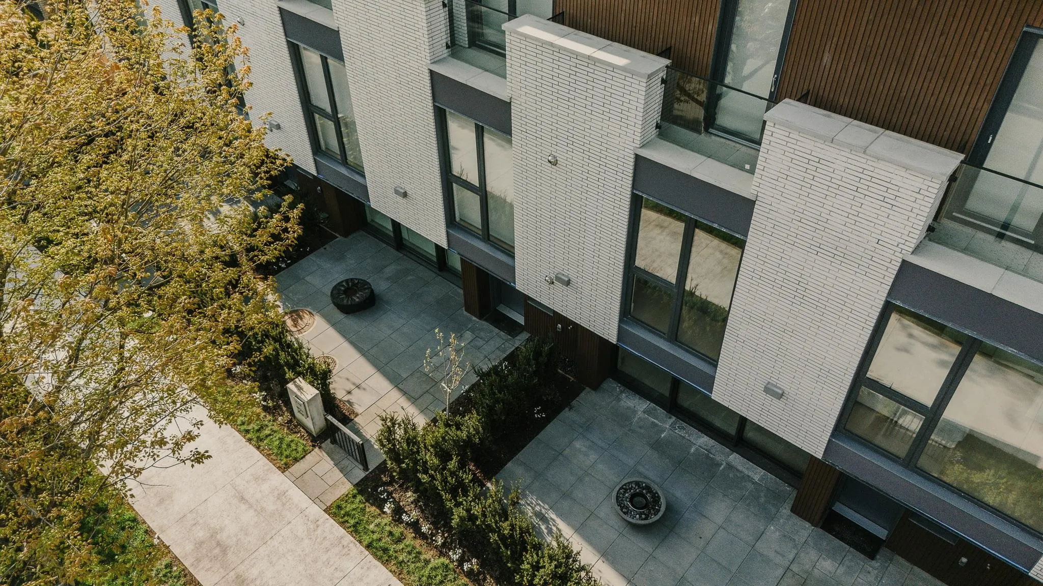 772 W 27th Avenue