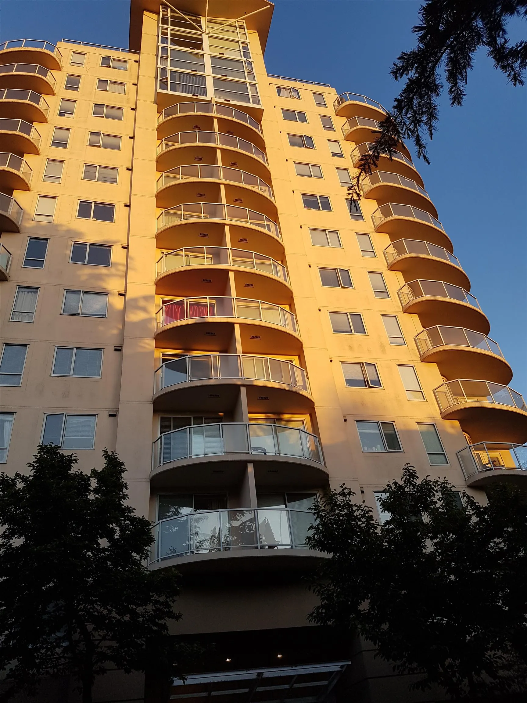 1302 7680 Granville Avenue