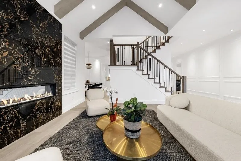 6559 Azure Road