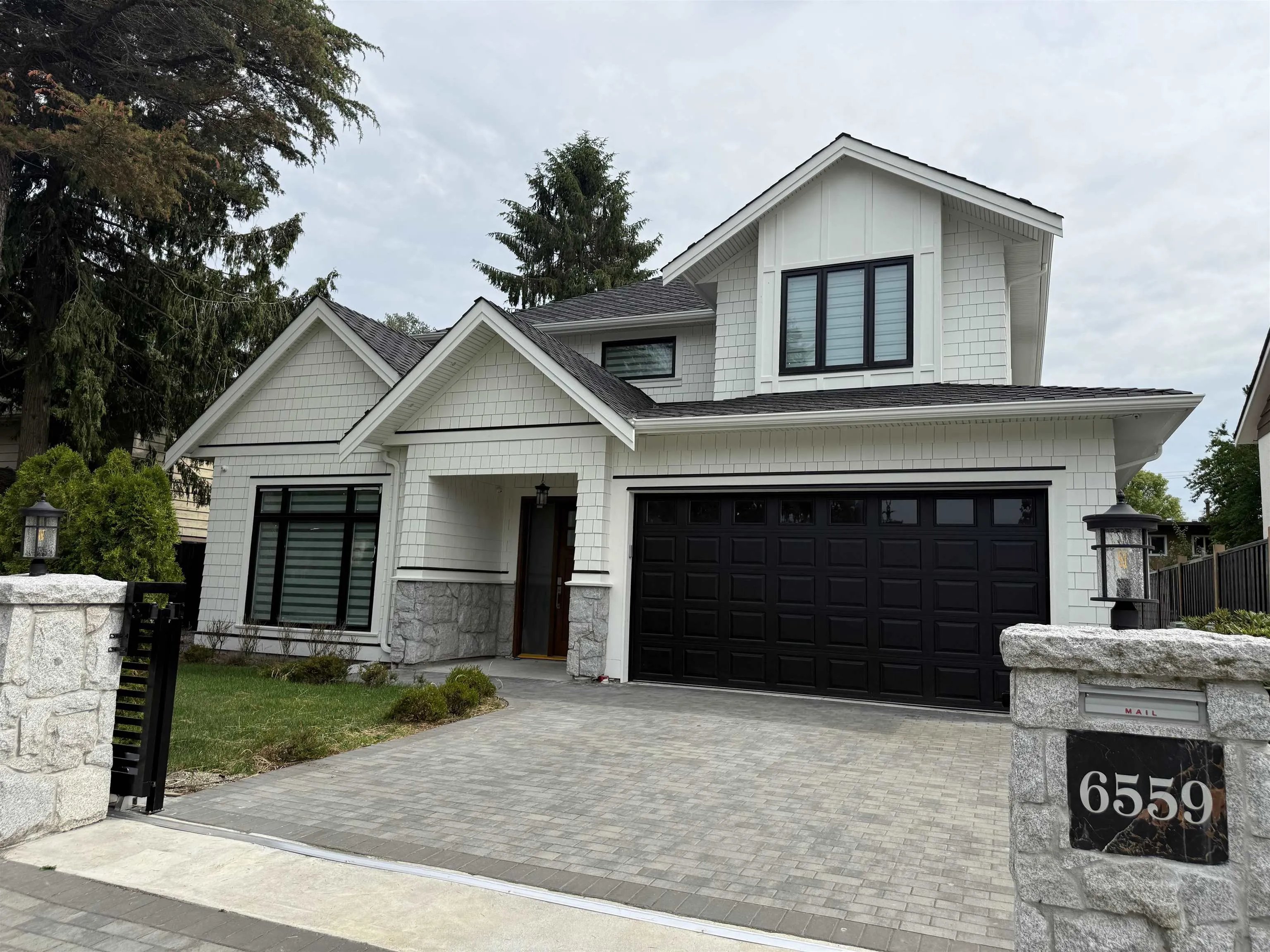 6559 Azure Road