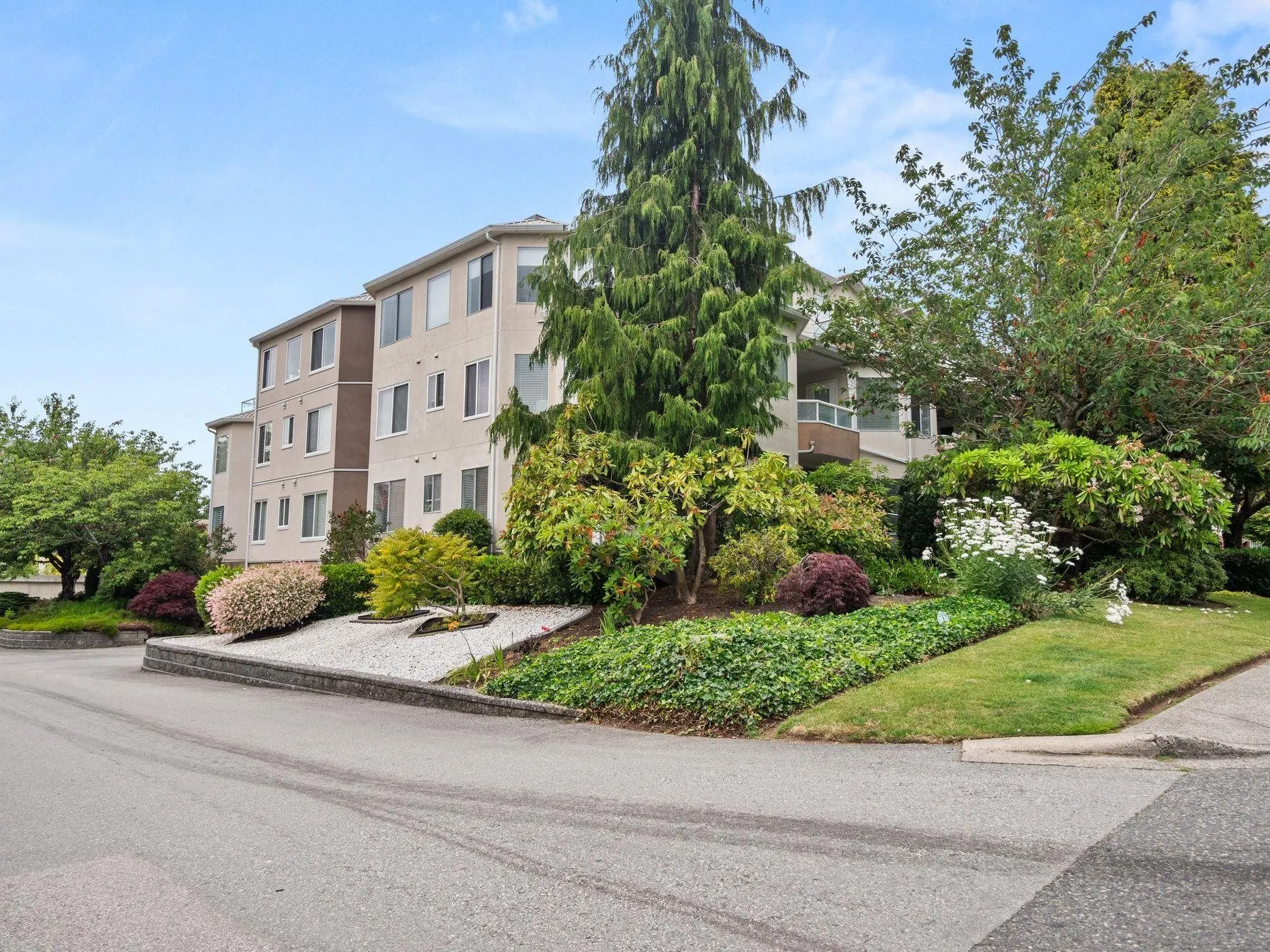 104 1327 Best Street