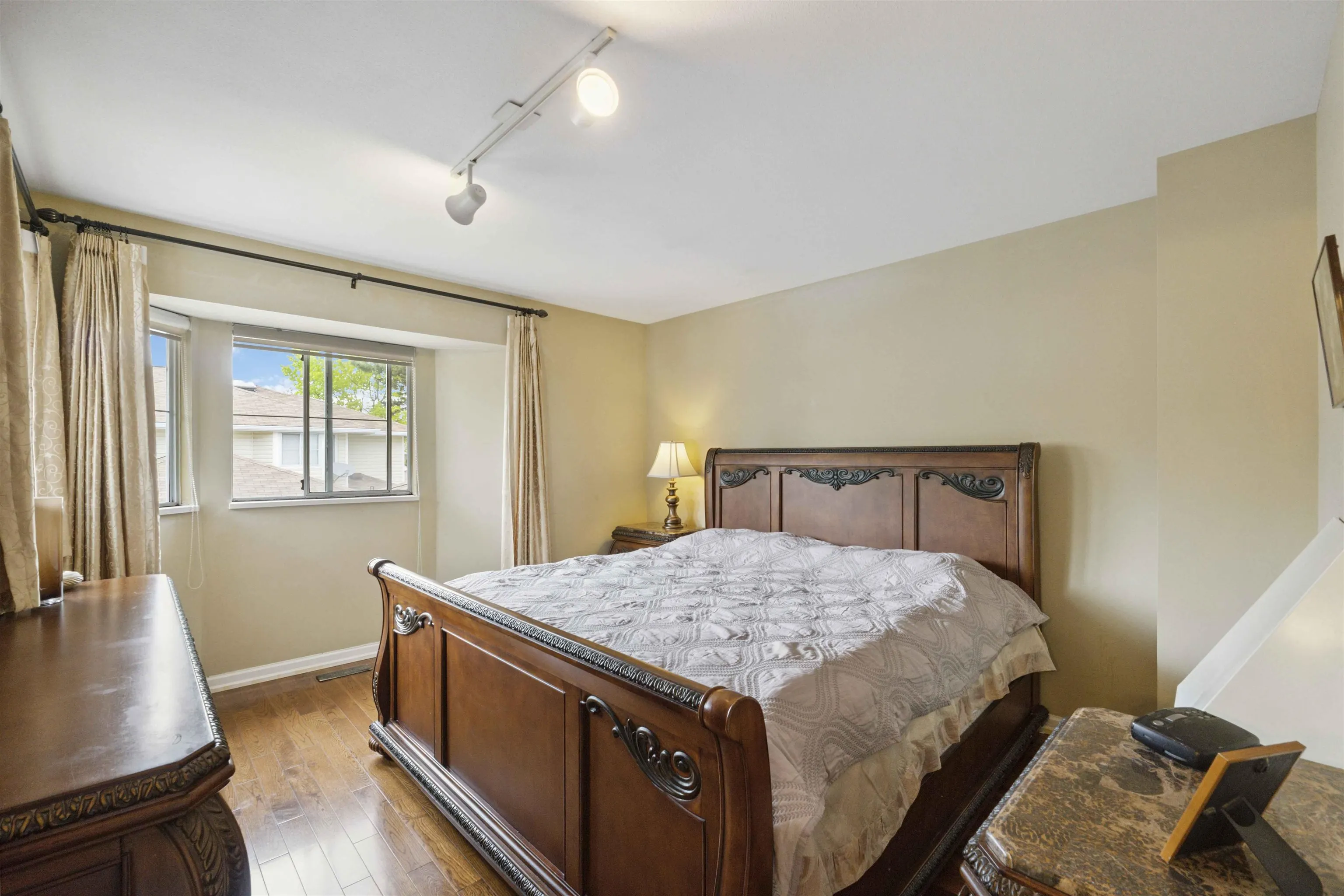 11 10038 155 Street