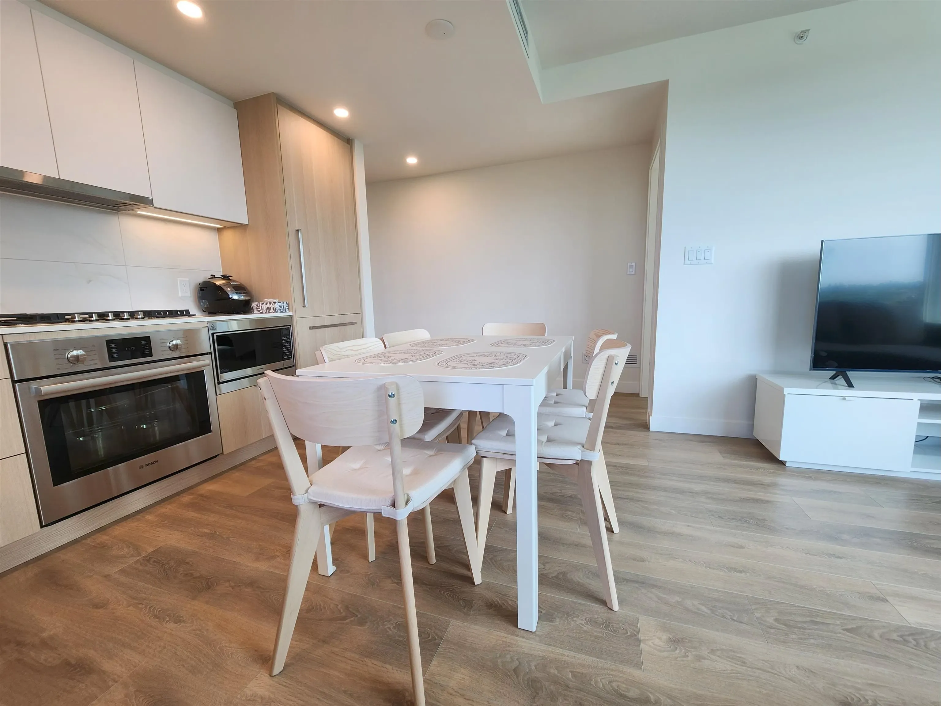 1807 318 Alderson Avenue