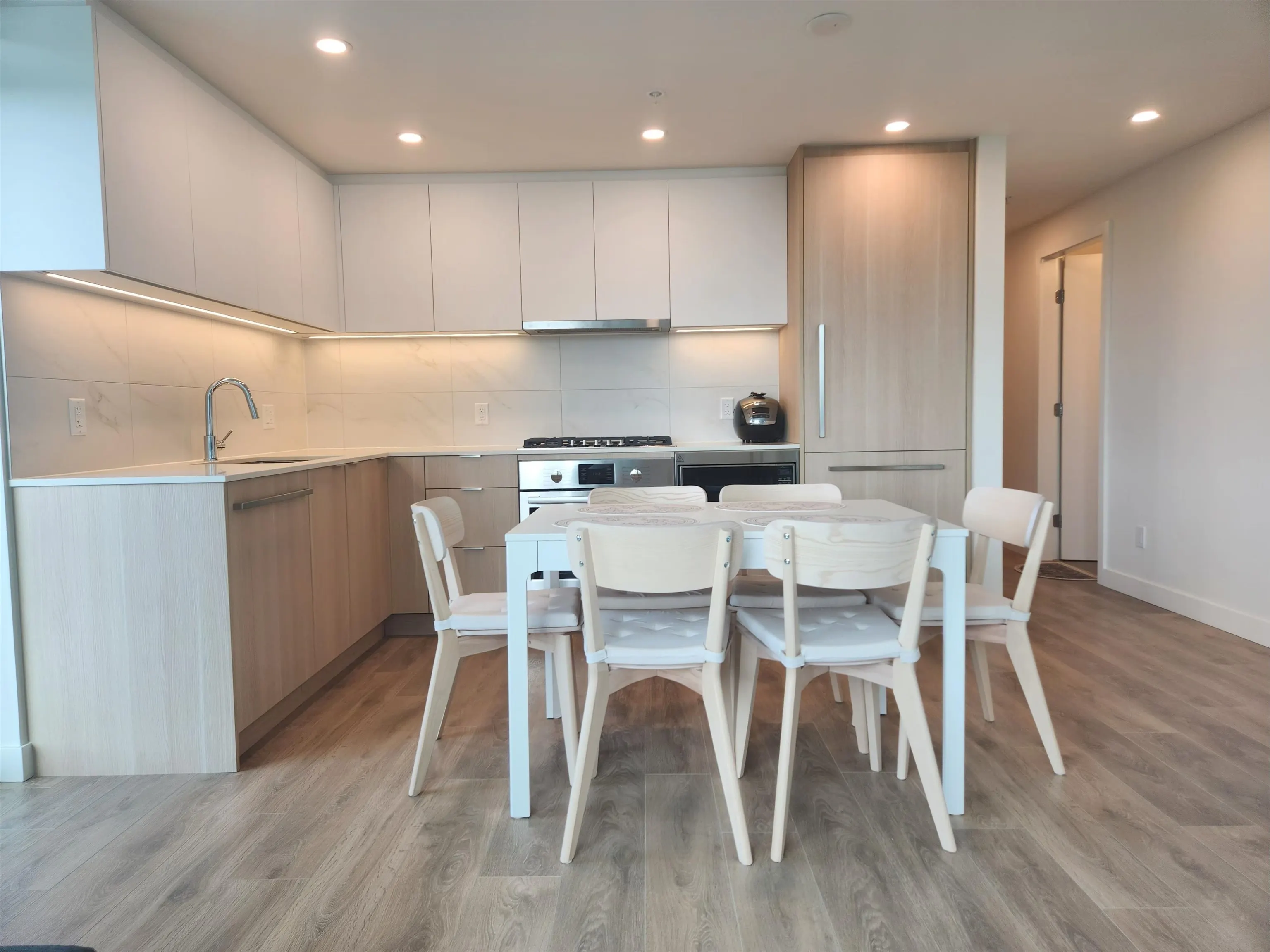 1807 318 Alderson Avenue