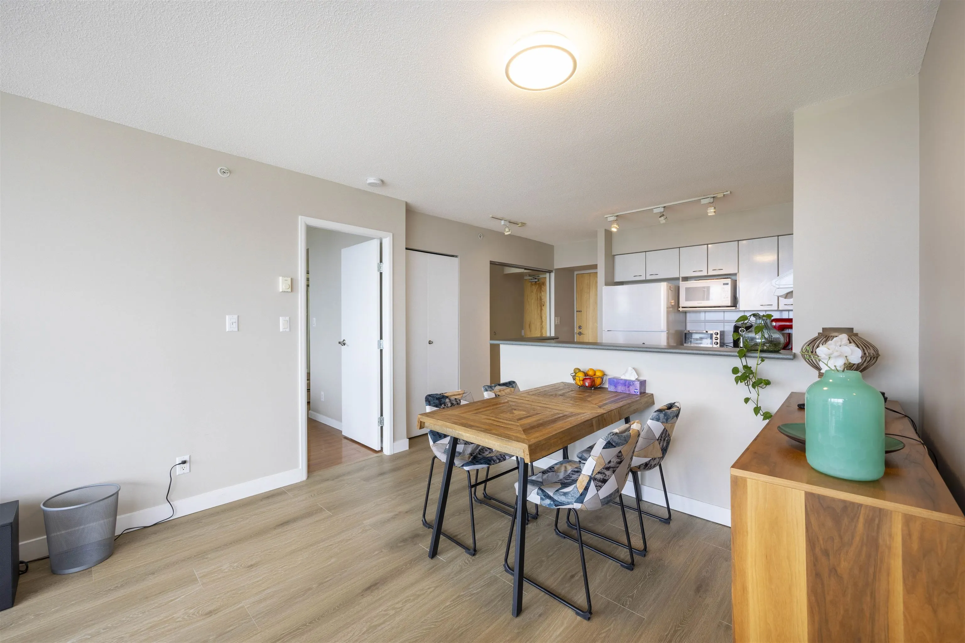 2905 6088 Willingdon Avenue