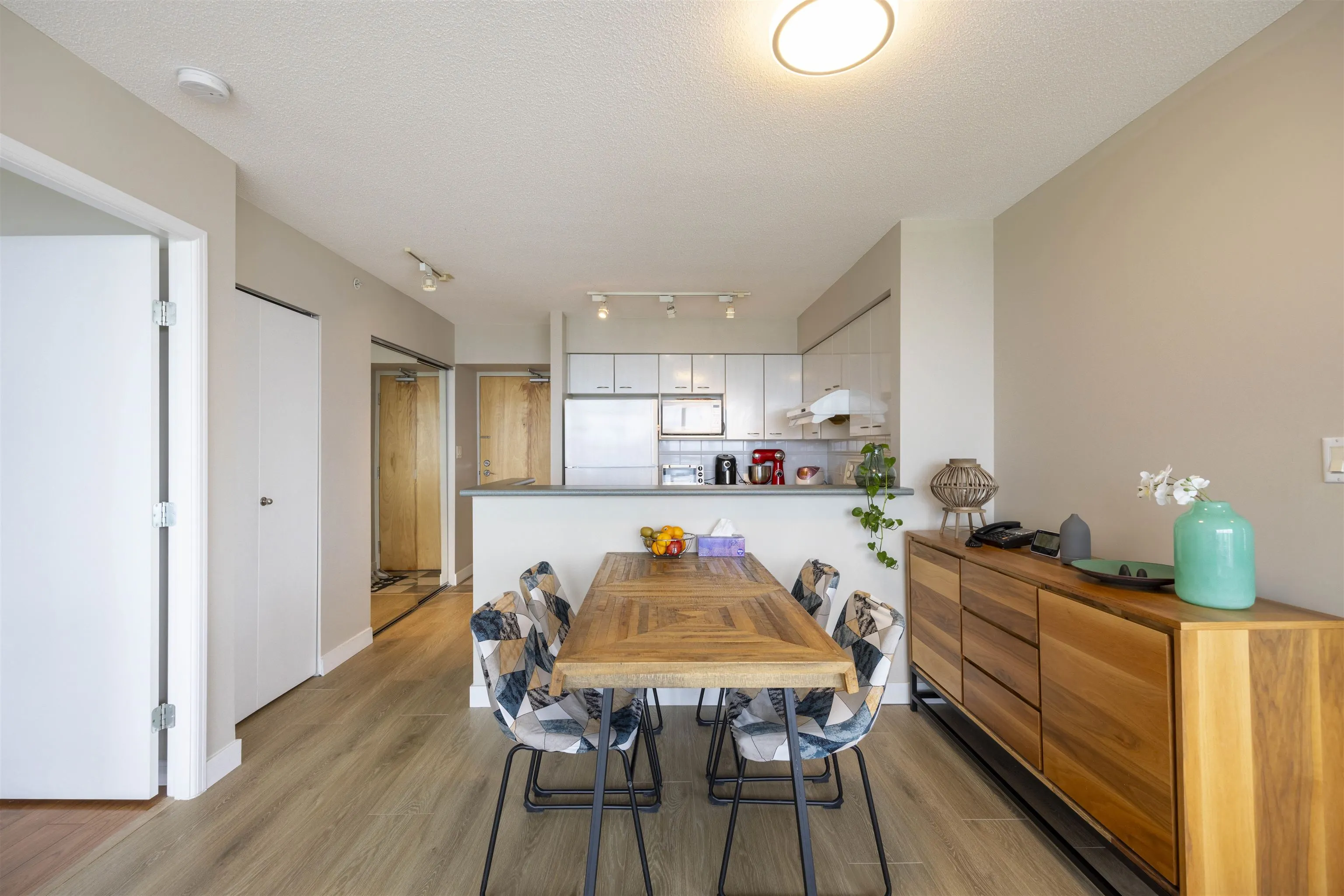 2905 6088 Willingdon Avenue