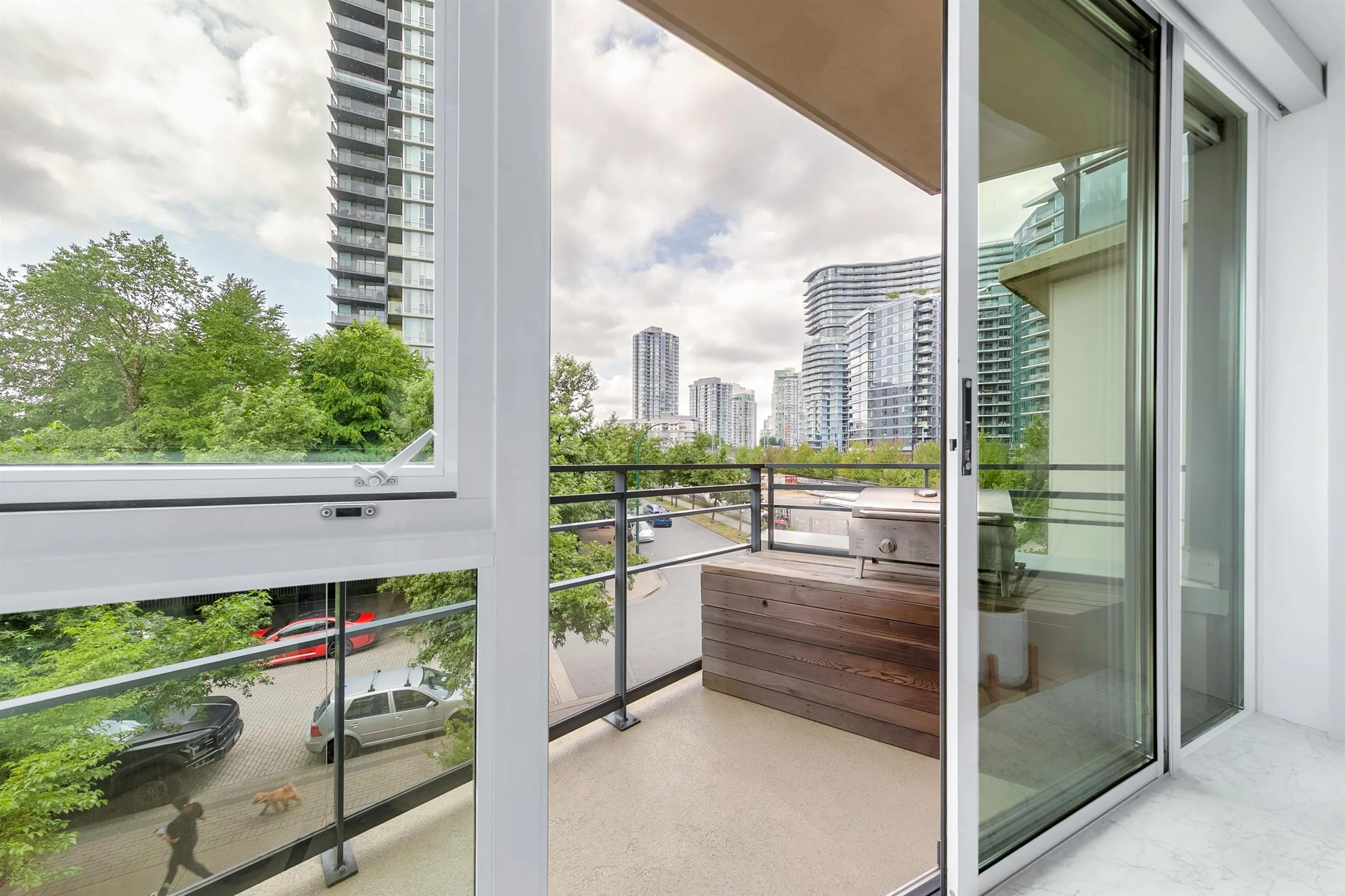 307 29 Smithe Mews