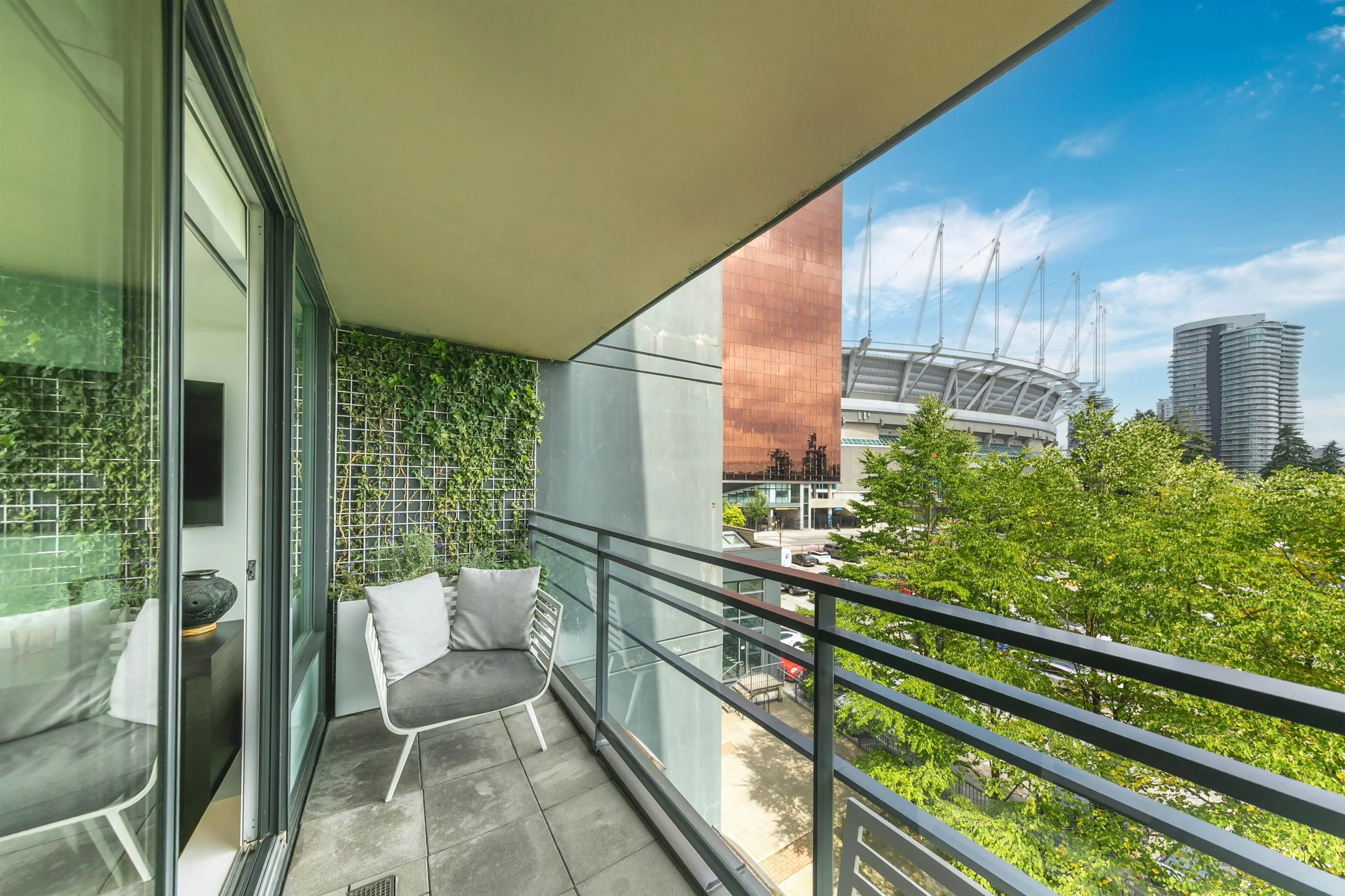307 29 Smithe Mews