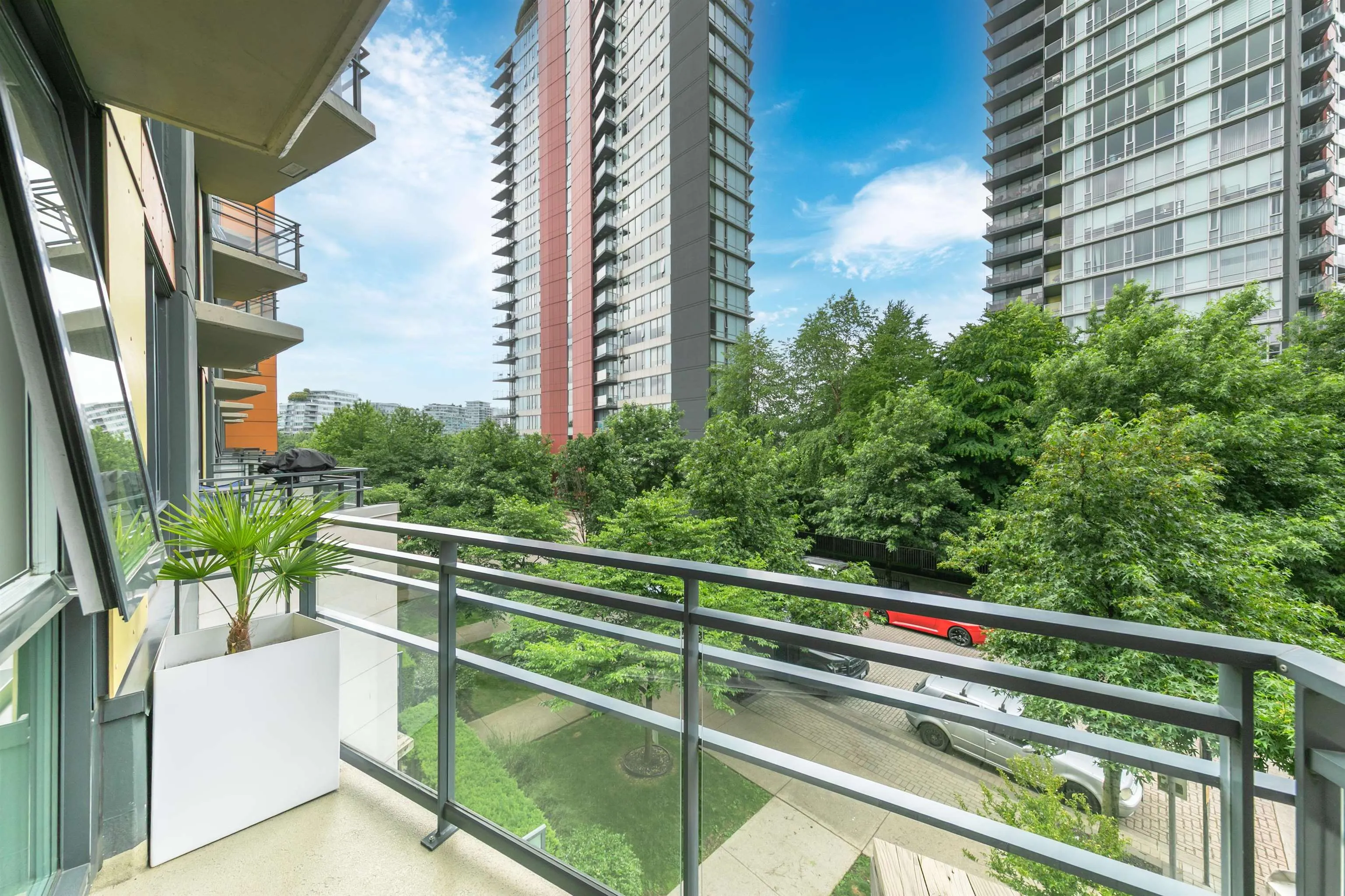 307 29 Smithe Mews