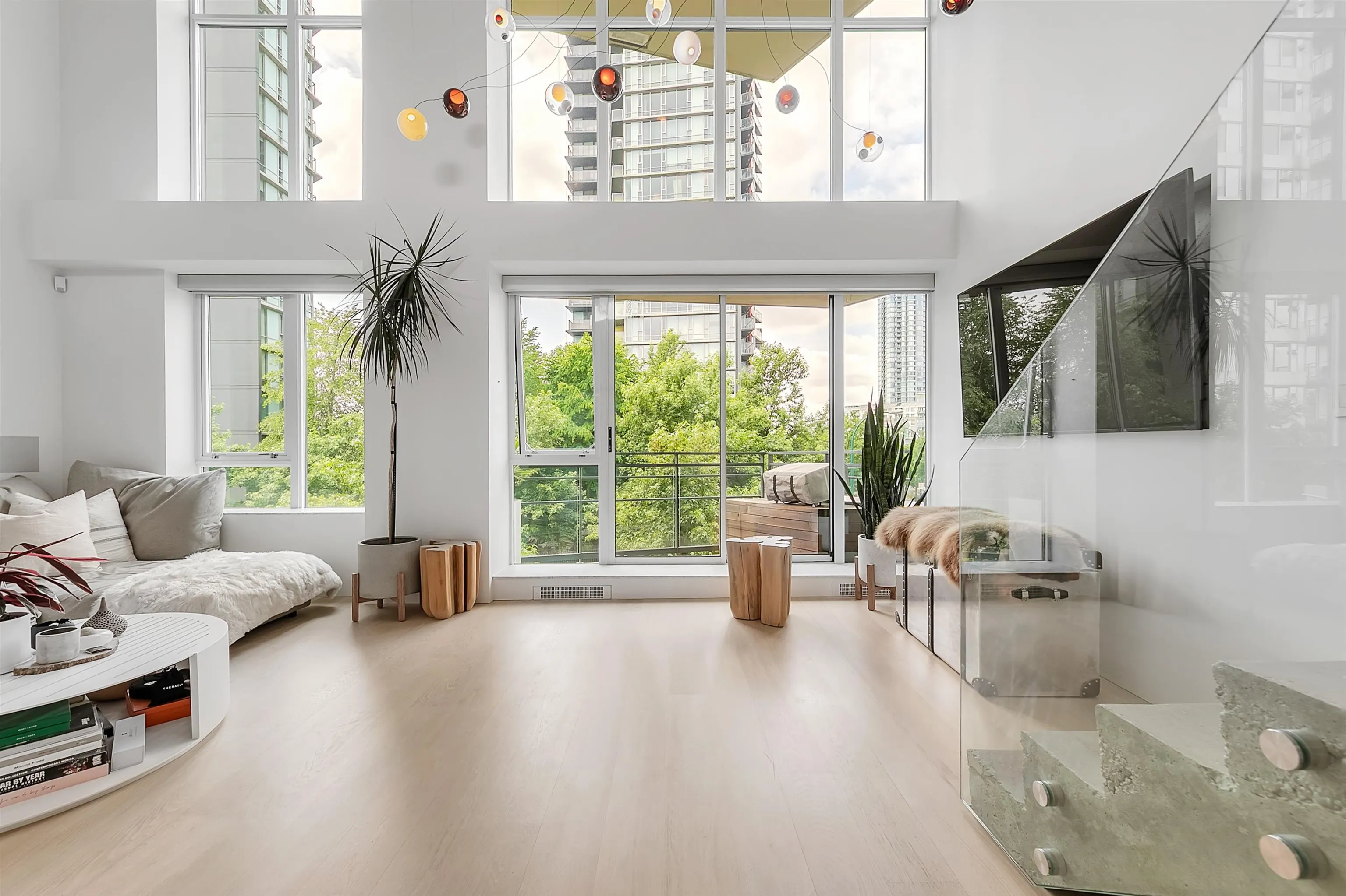 307 29 Smithe Mews