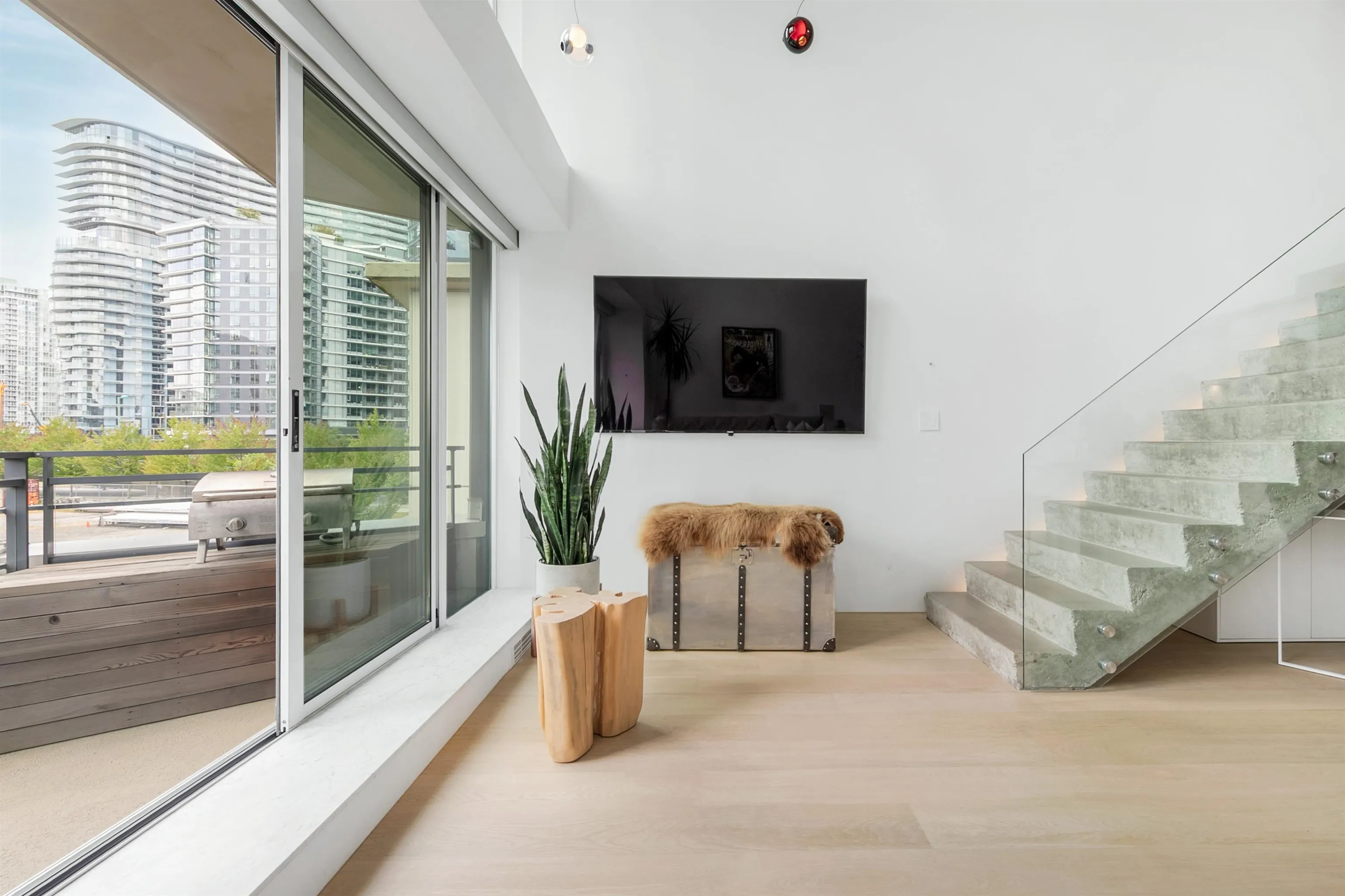 307 29 Smithe Mews
