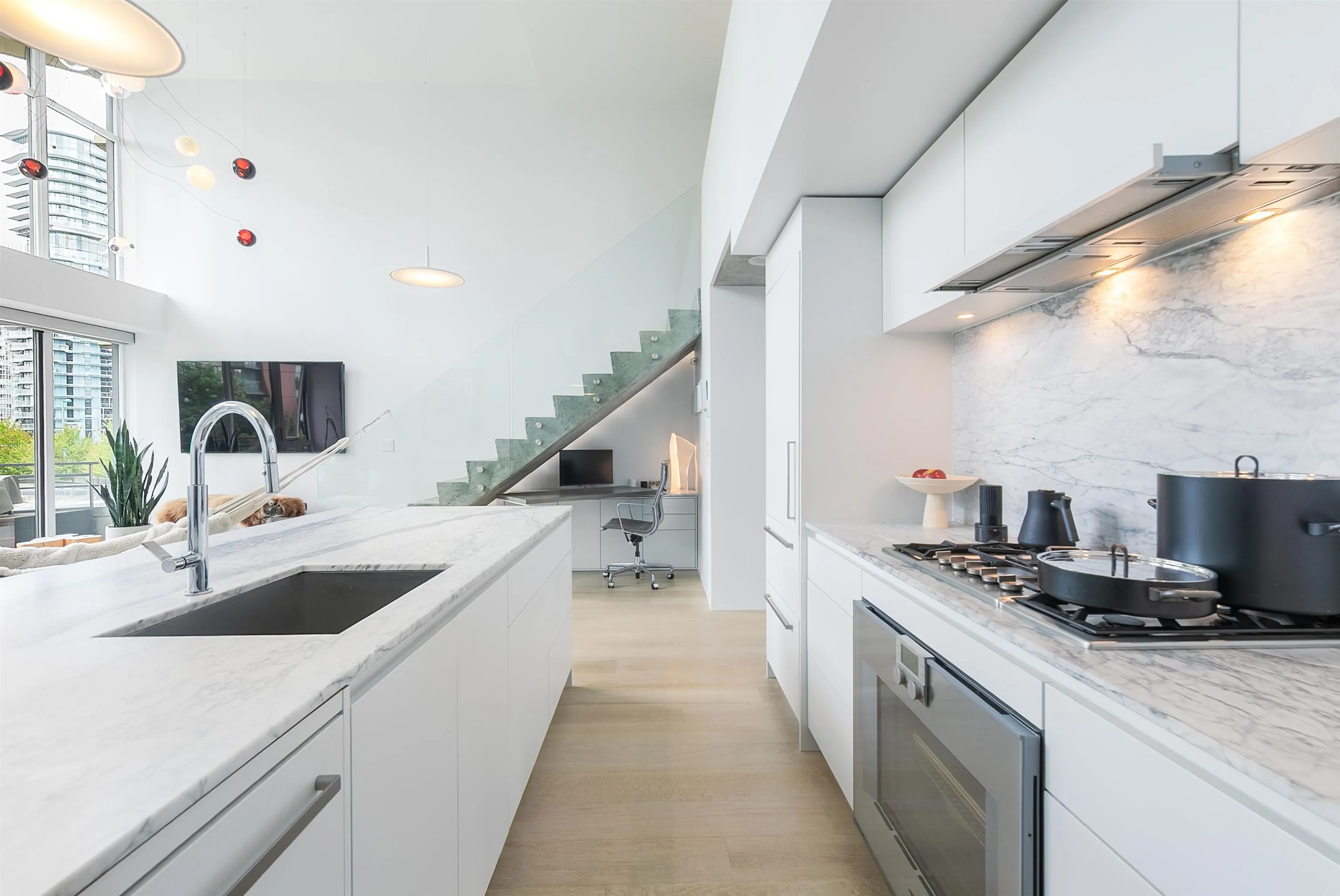 307 29 Smithe Mews