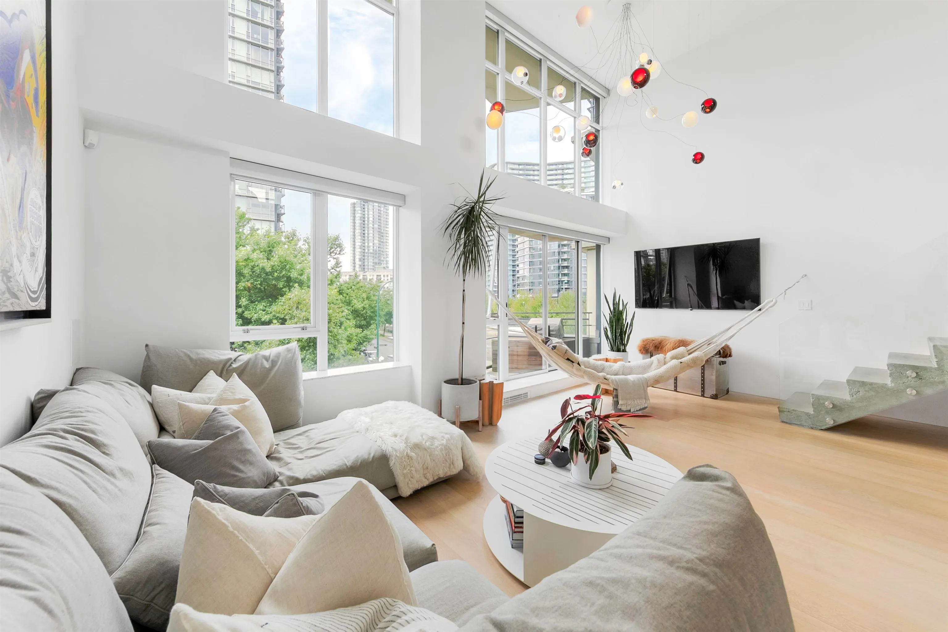 307 29 Smithe Mews