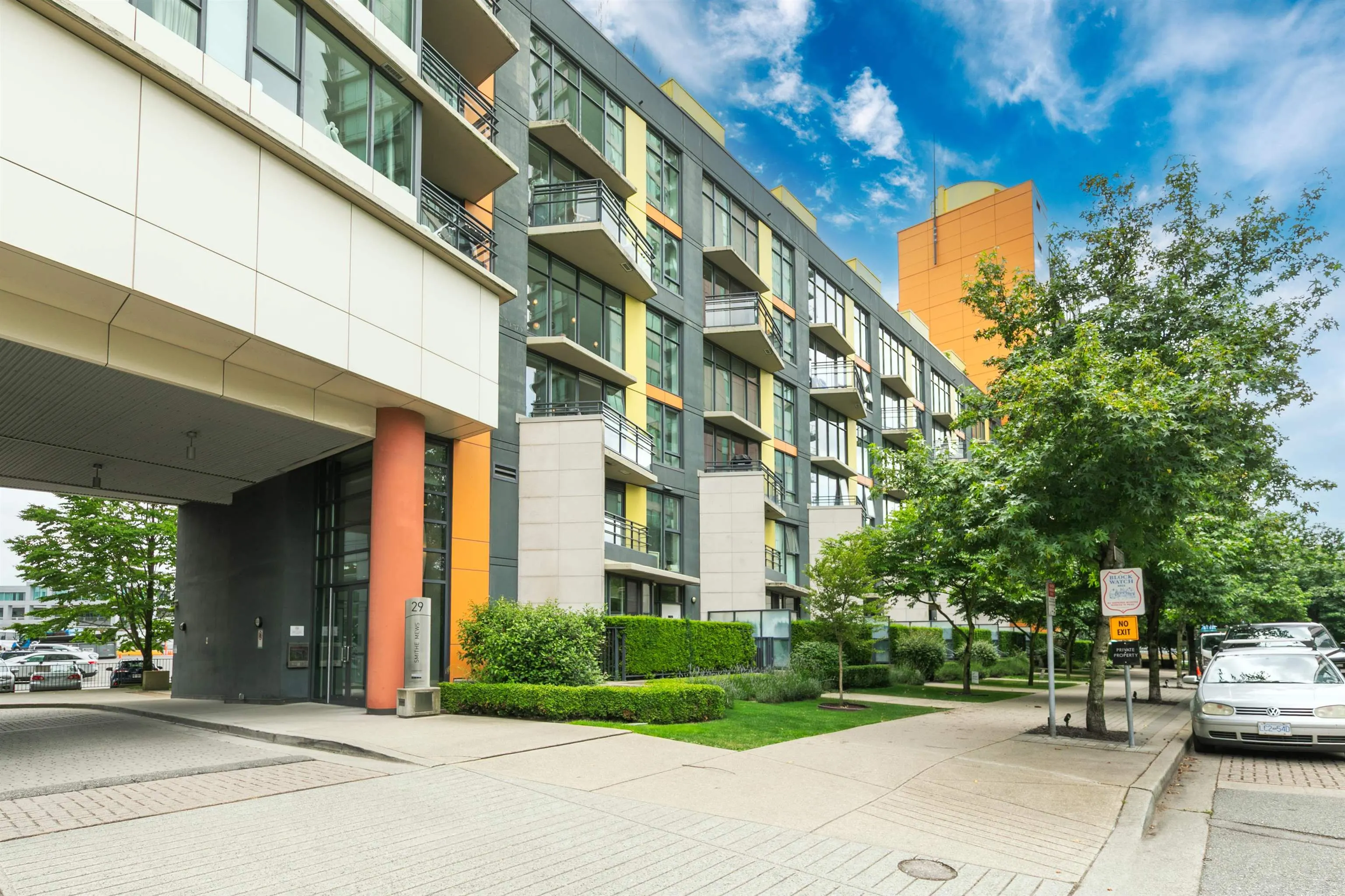 307 29 Smithe Mews