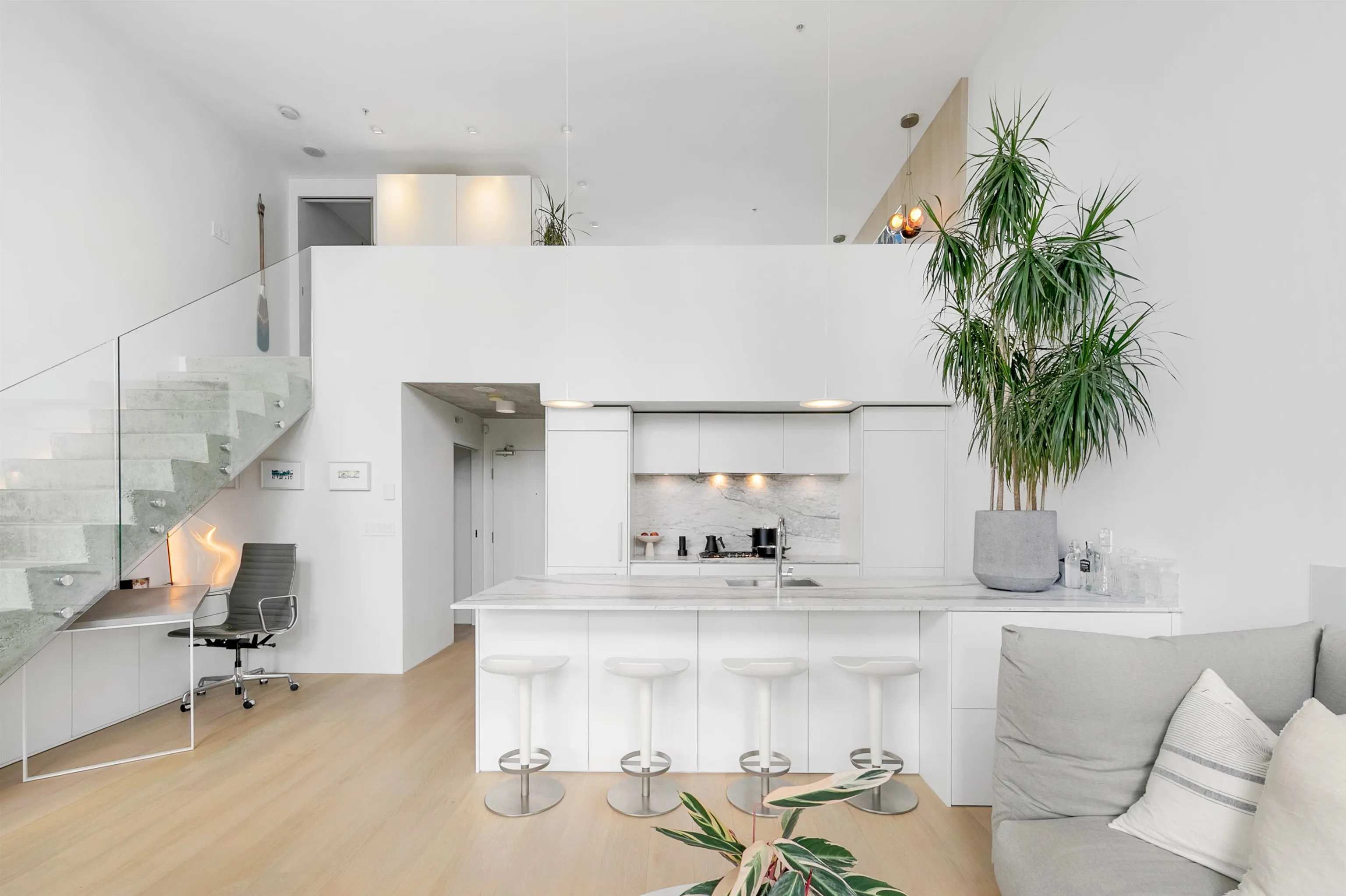 307 29 Smithe Mews