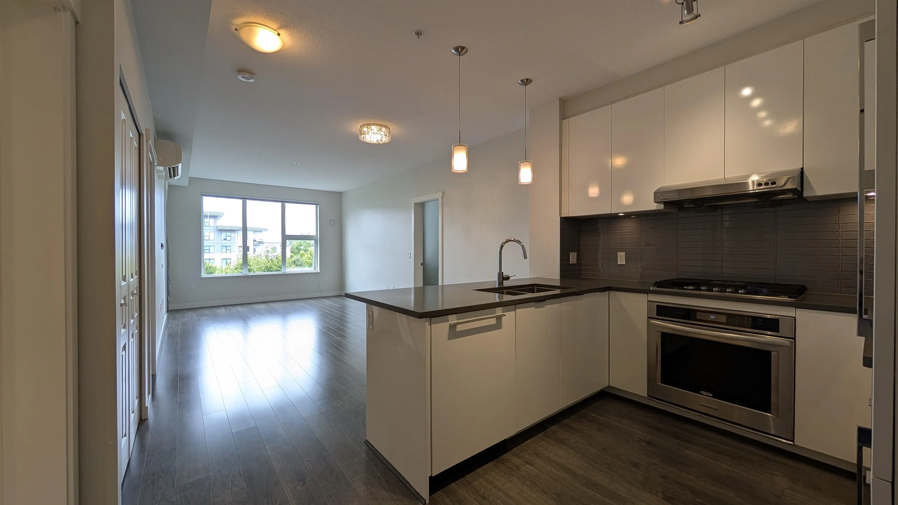 406 9311 Alexandra Road