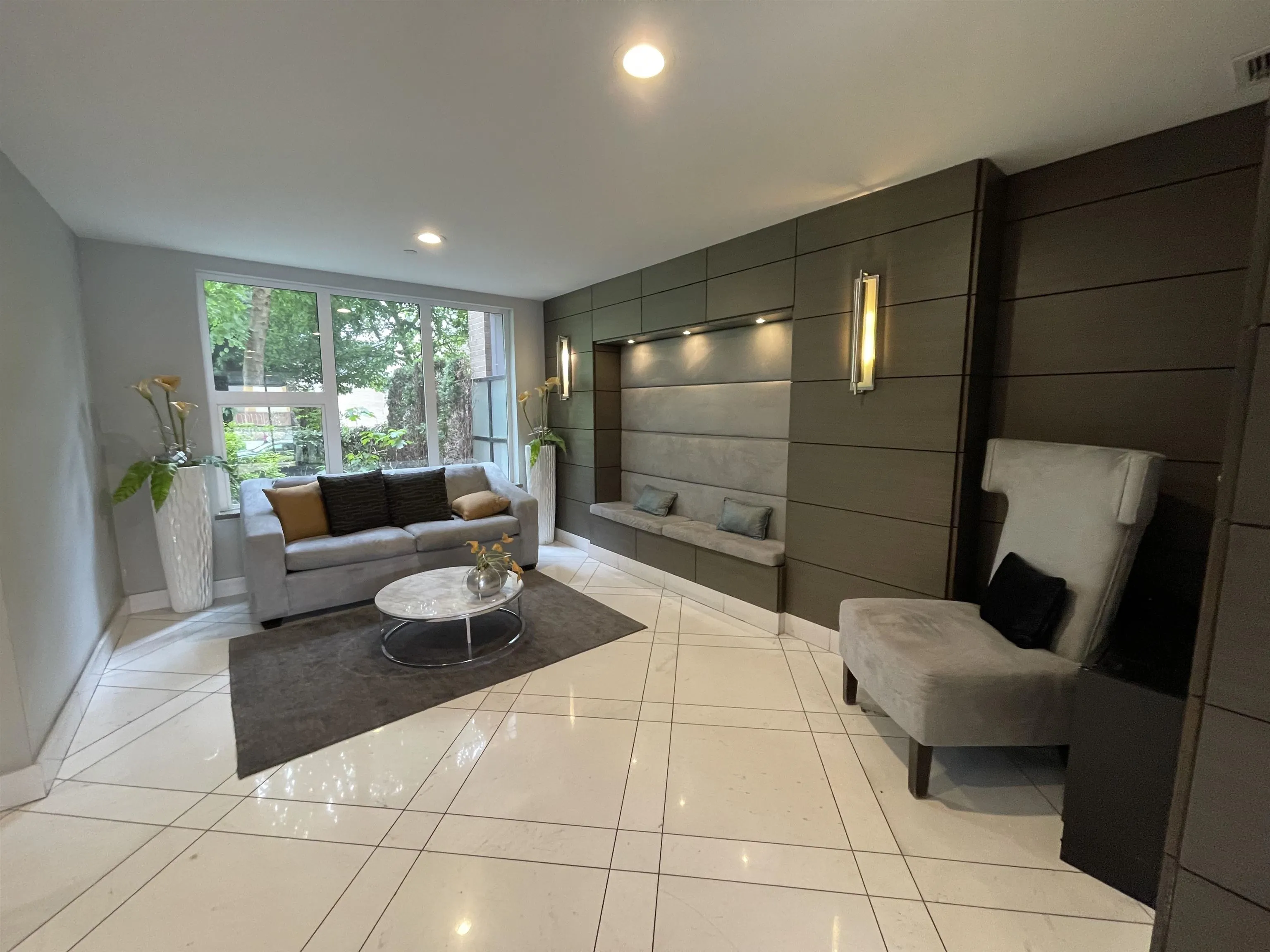 406 9311 Alexandra Road