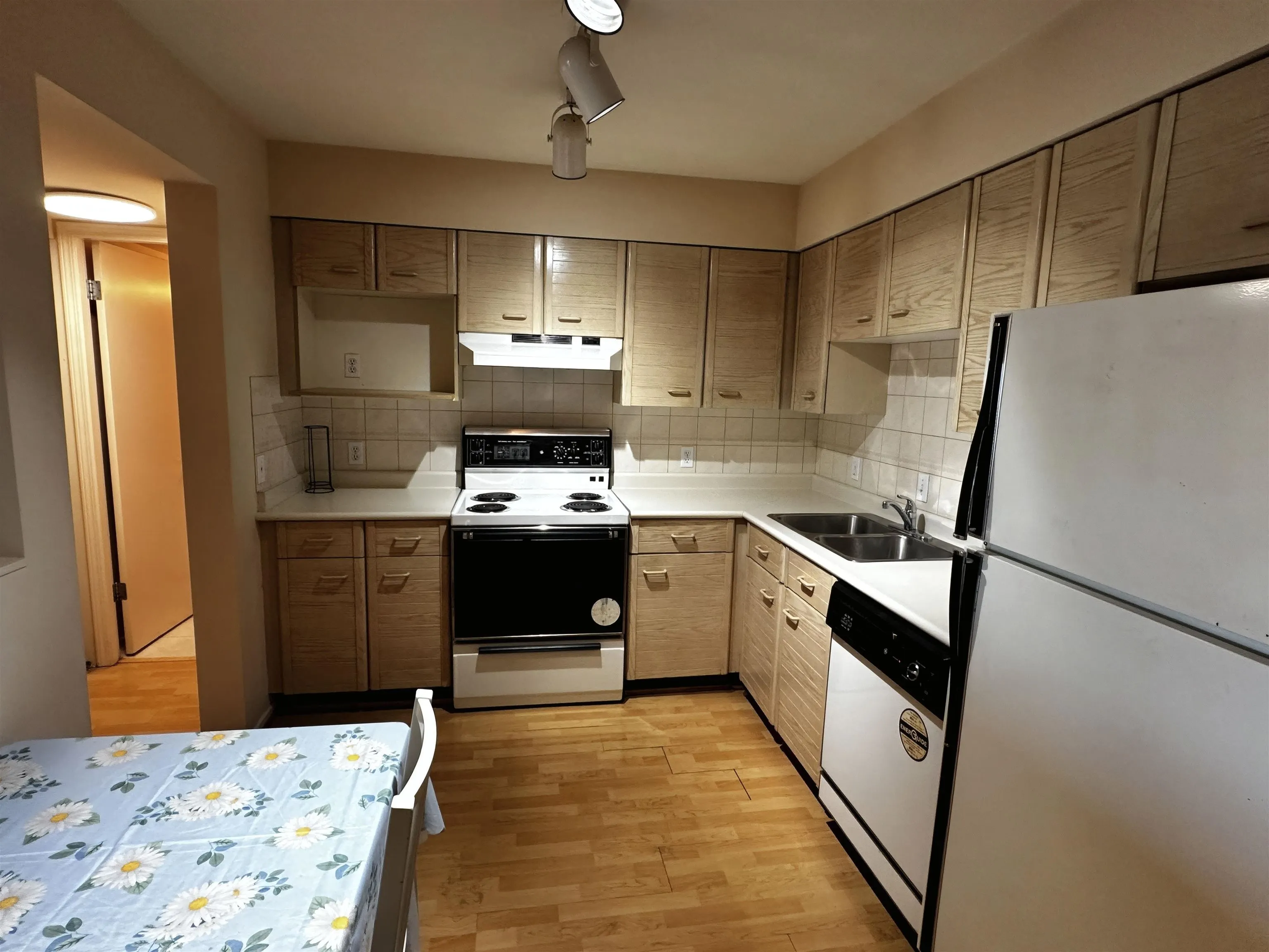 1105 8831 Lansdowne Road