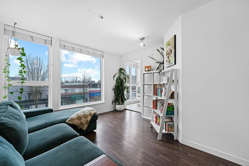 306 2636 E Hastings Street