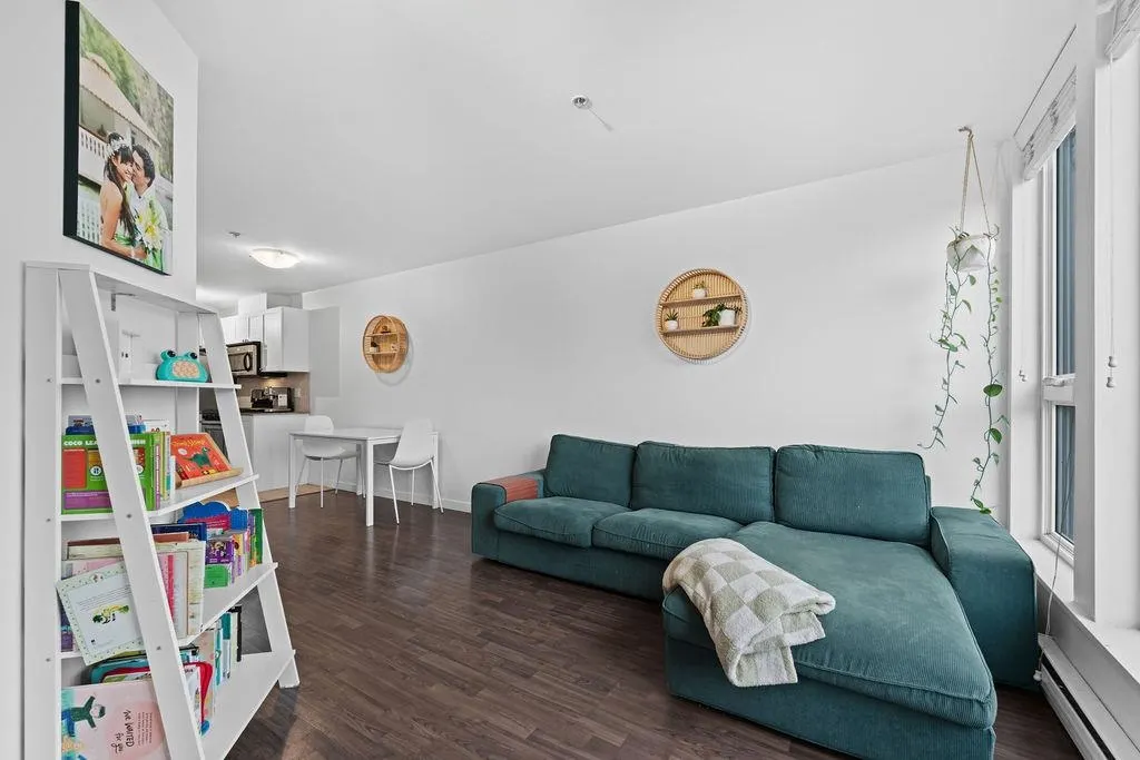 306 2636 E Hastings Street