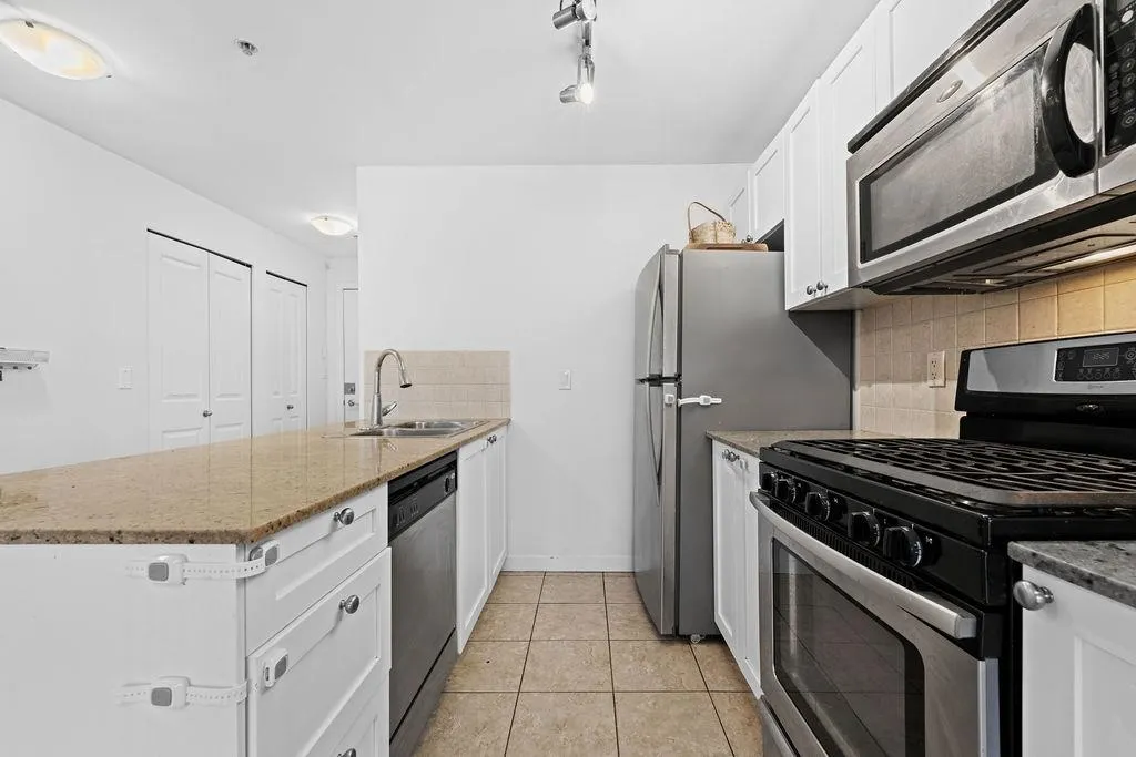 306 2636 E Hastings Street