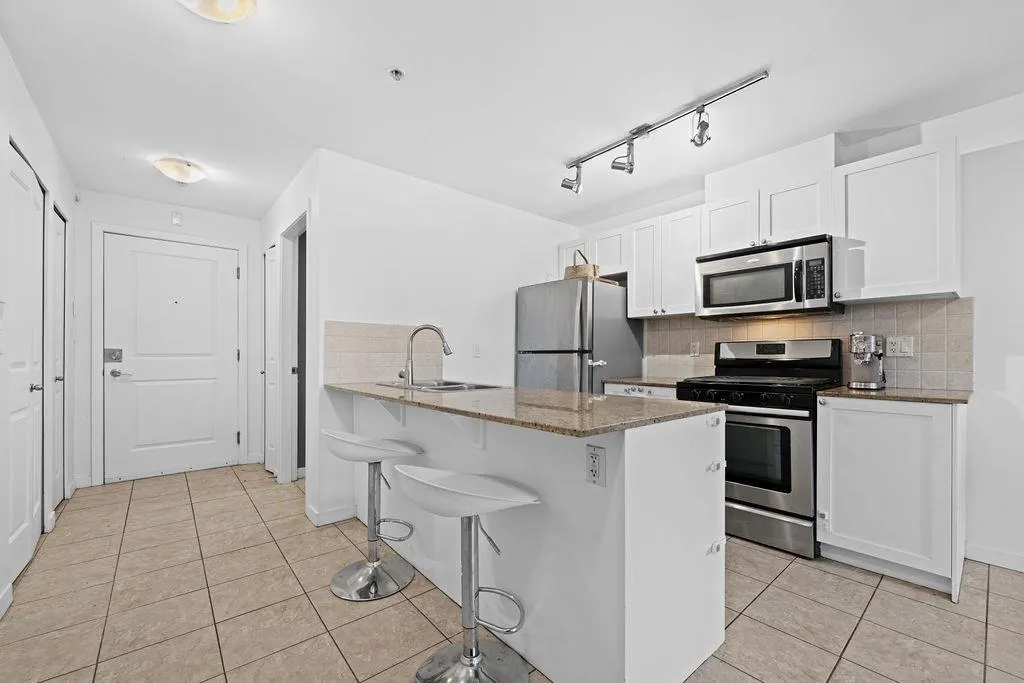 306 2636 E Hastings Street