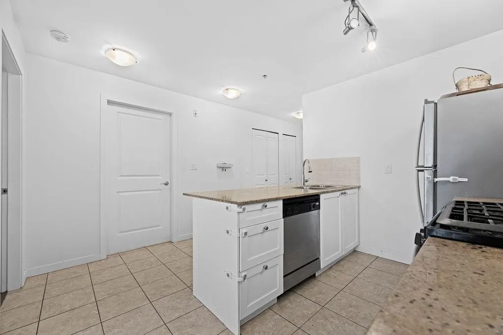 306 2636 E Hastings Street