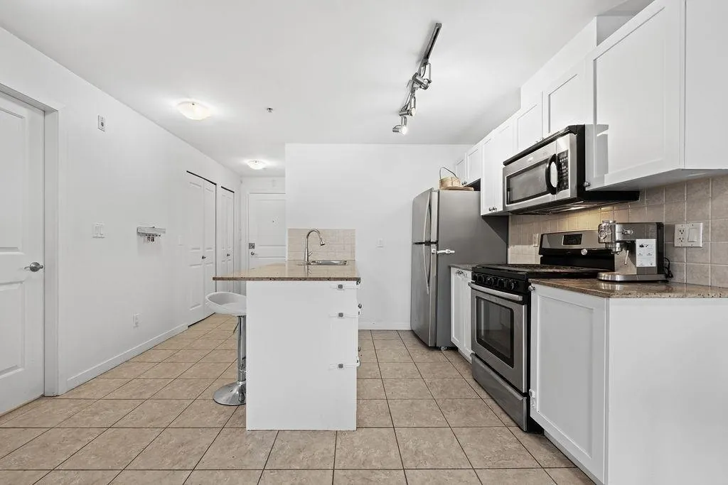 306 2636 E Hastings Street