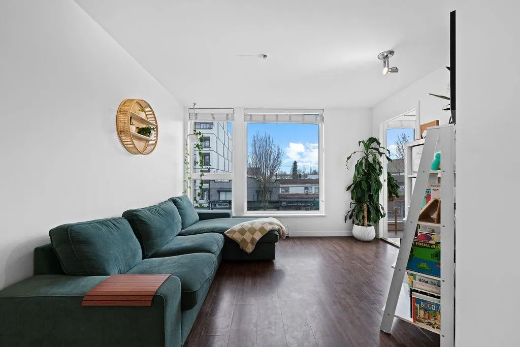 306 2636 E Hastings Street