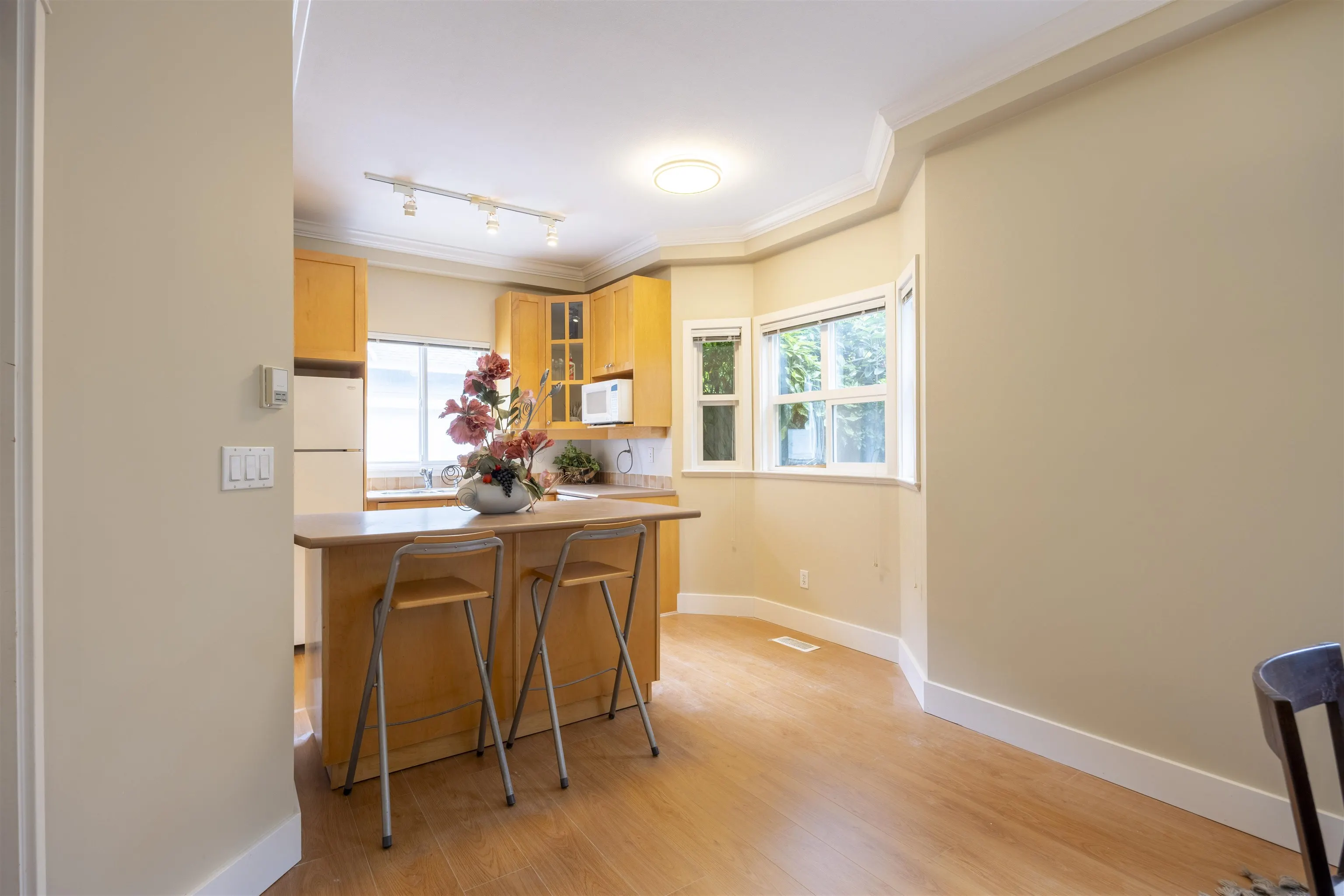 5 7833 St. Albans Road
