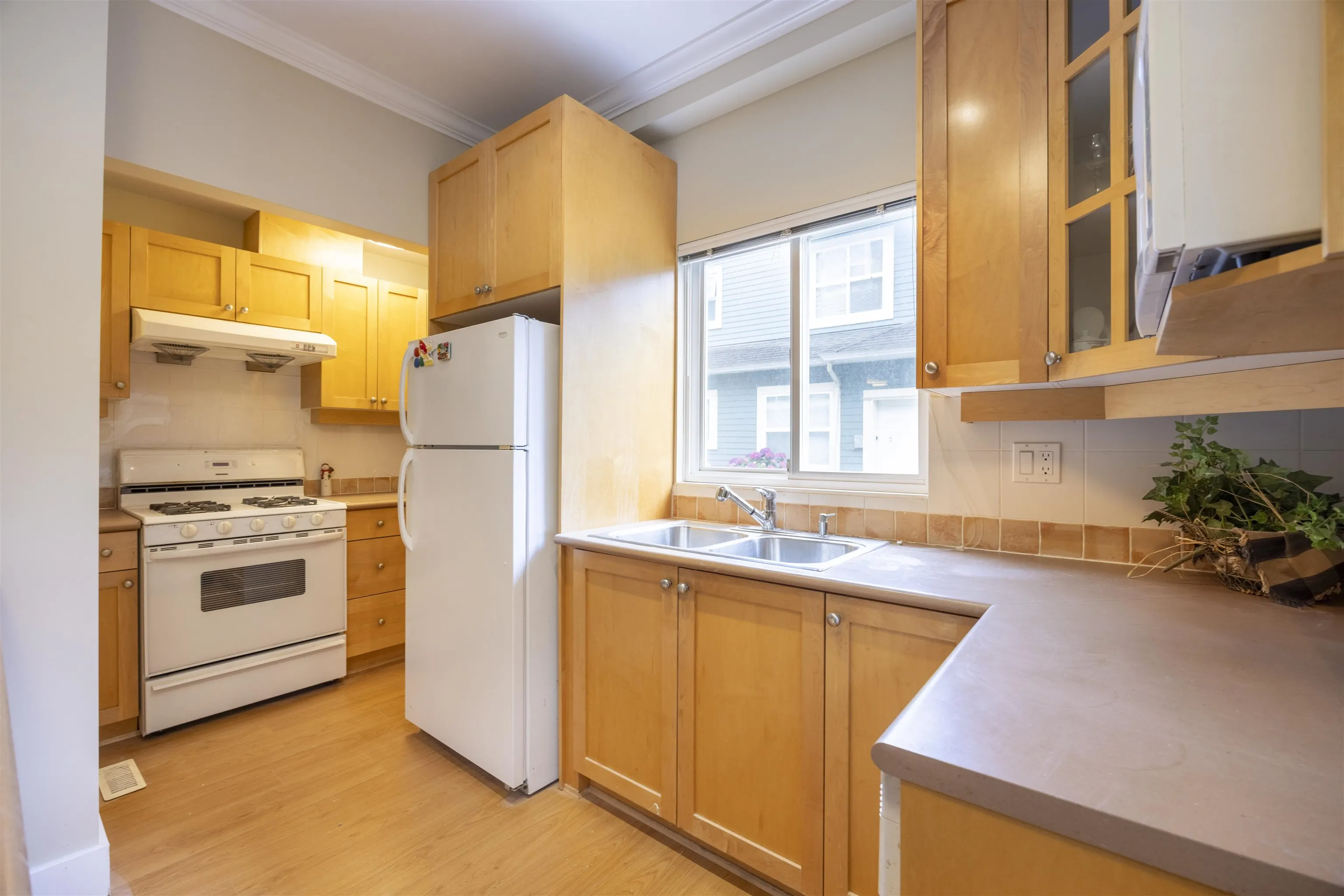 5 7833 St. Albans Road