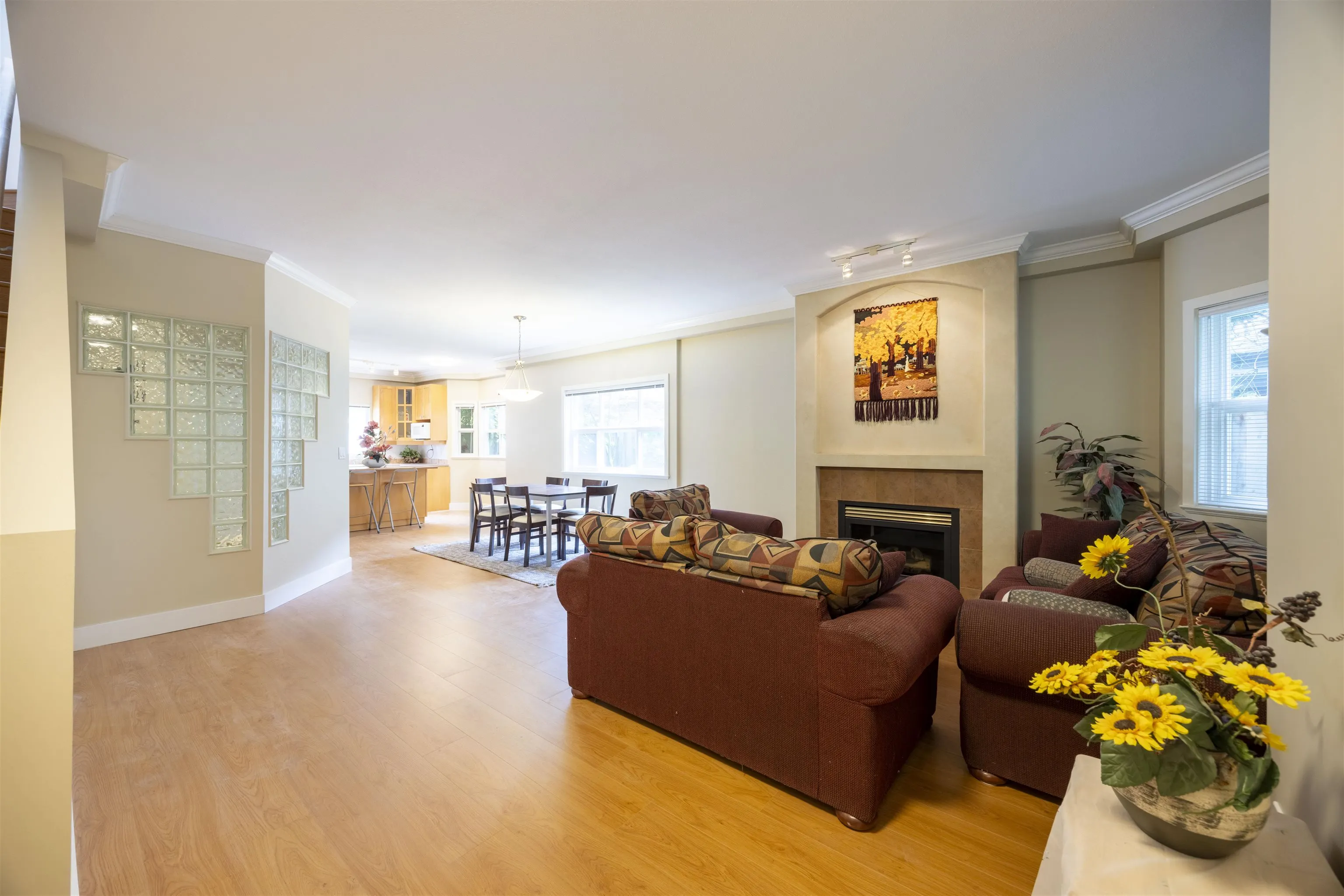 5 7833 St. Albans Road