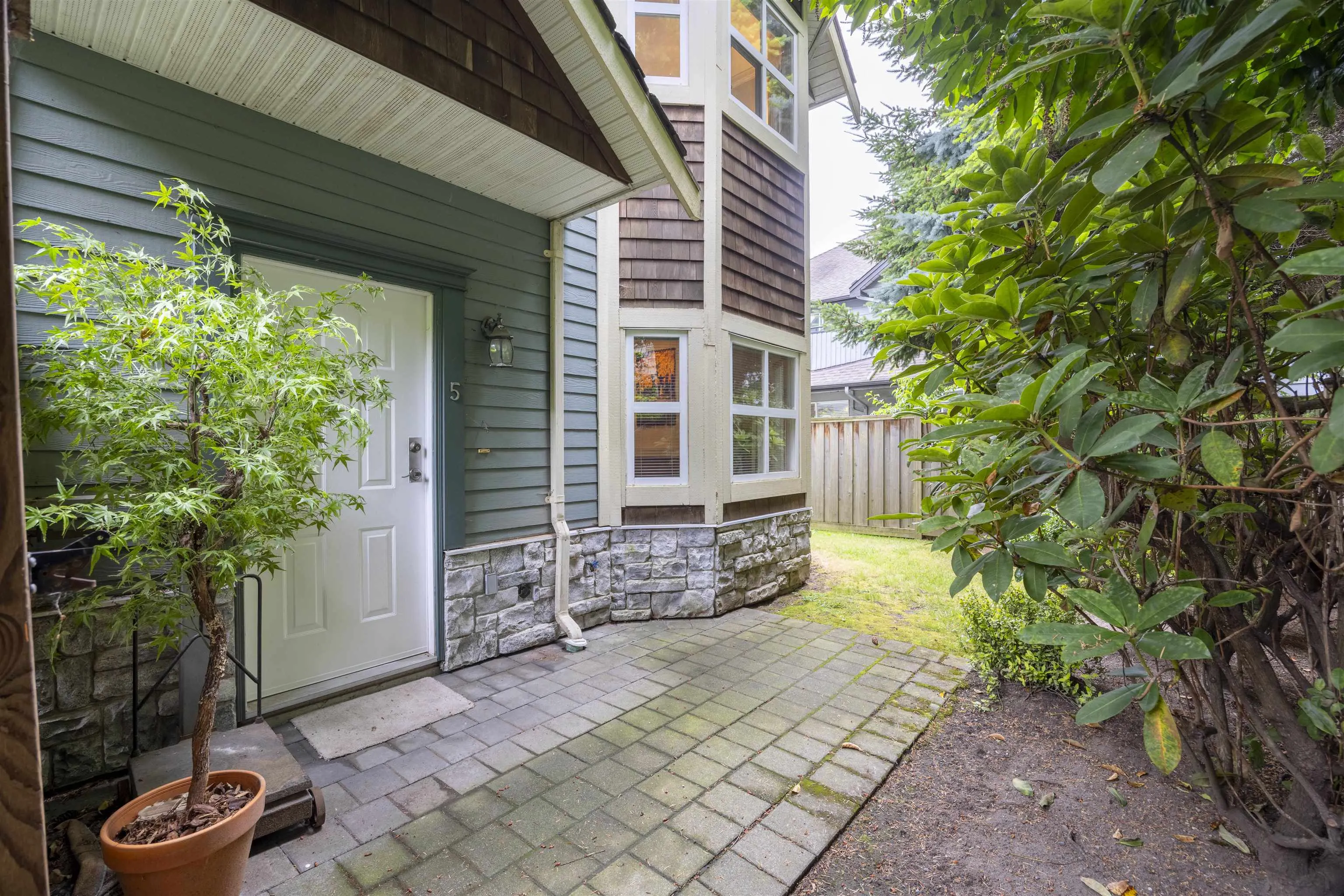 5 7833 St. Albans Road