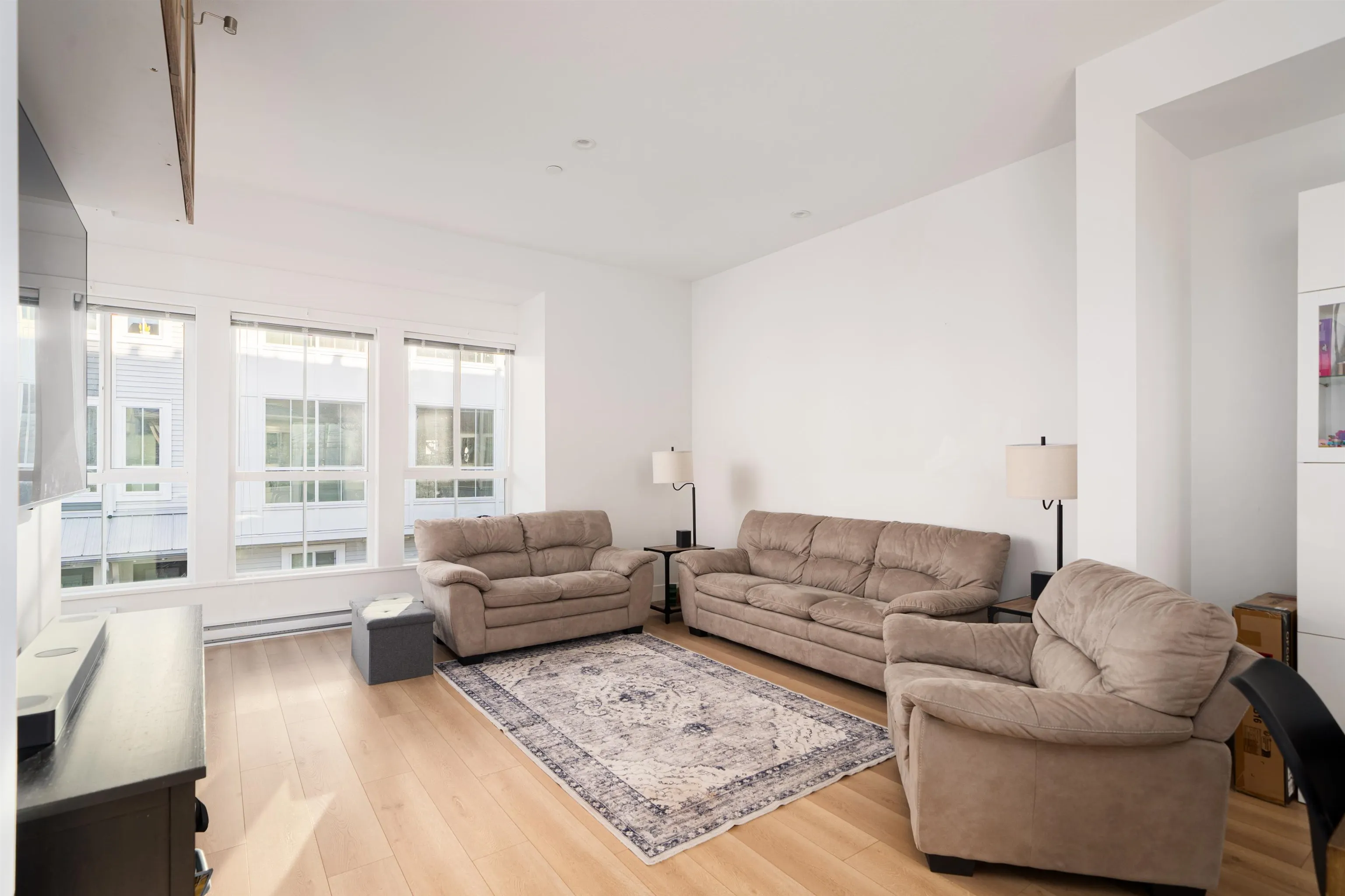 12 4656 Orca Way