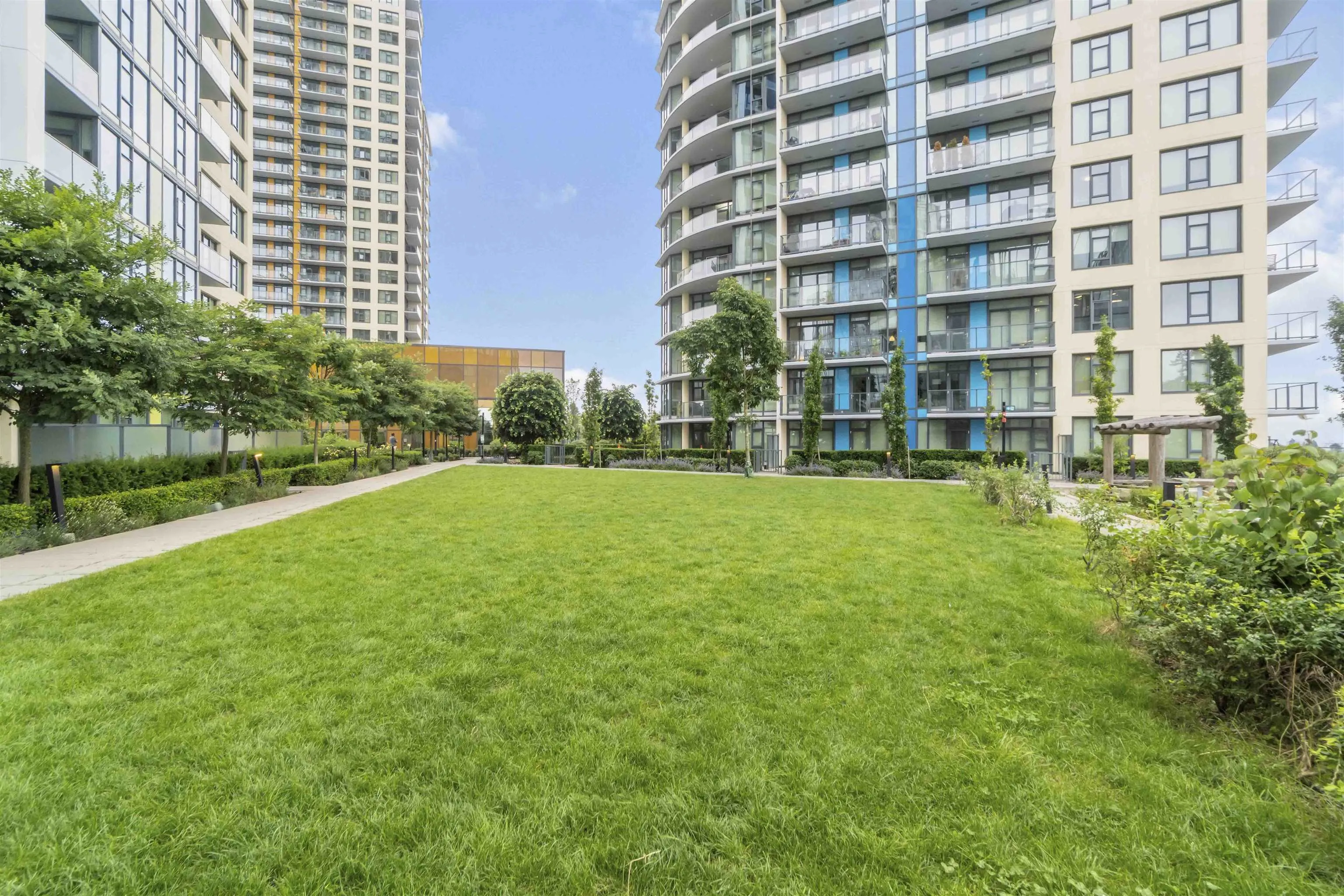 706 7388 Kingsway