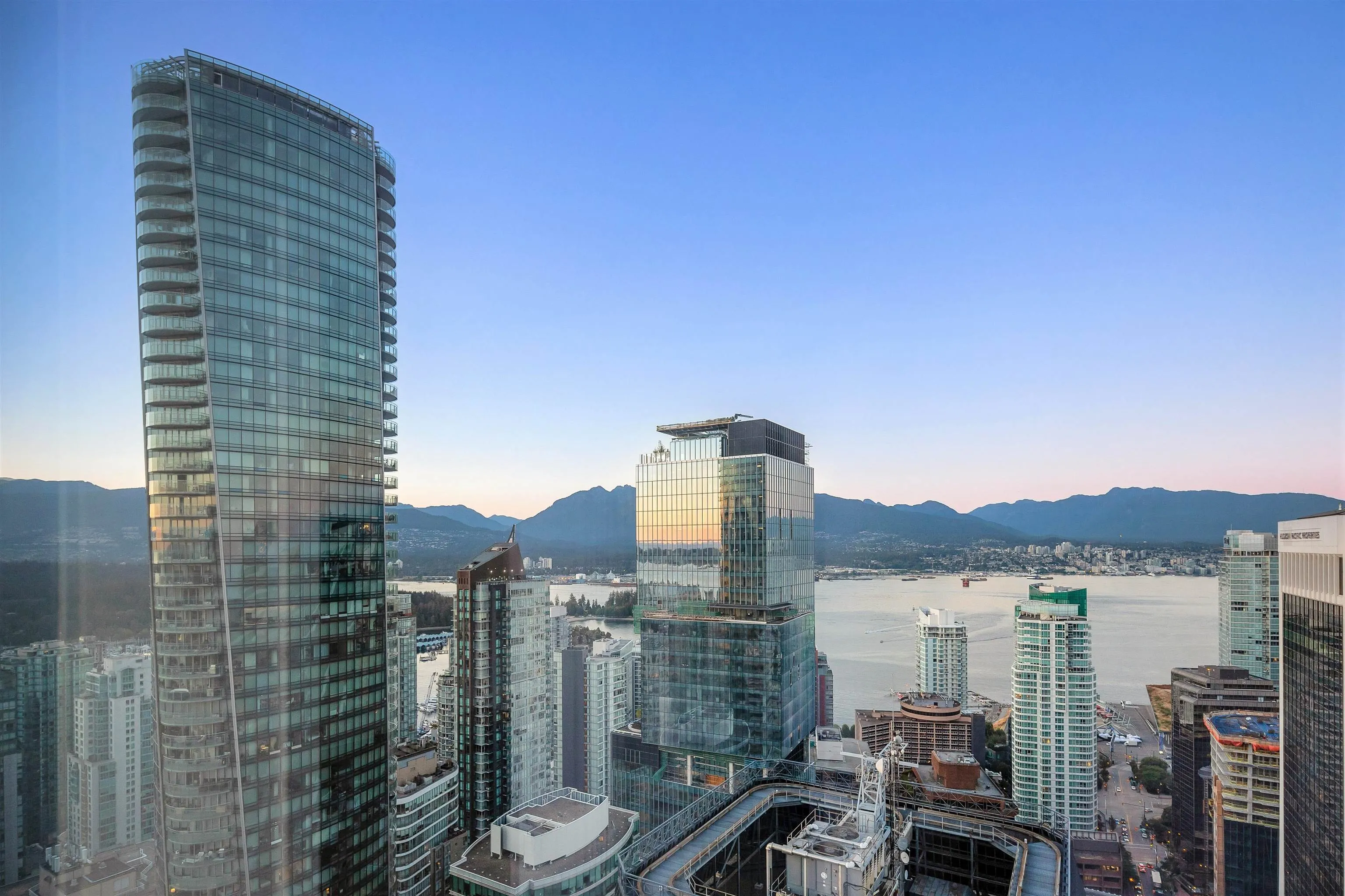 4304 1111 Alberni Street