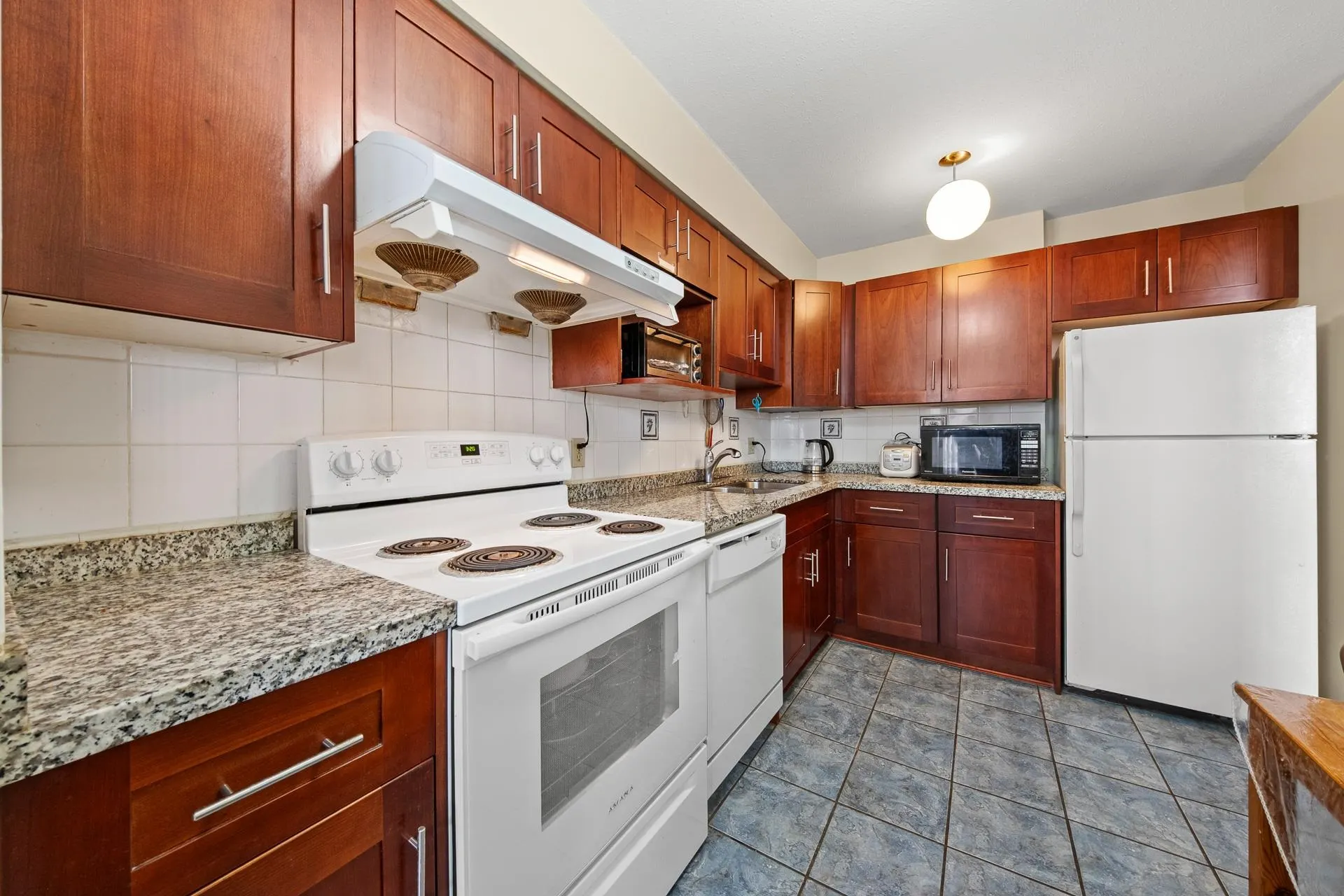 1703 6540 Burlington Avenue