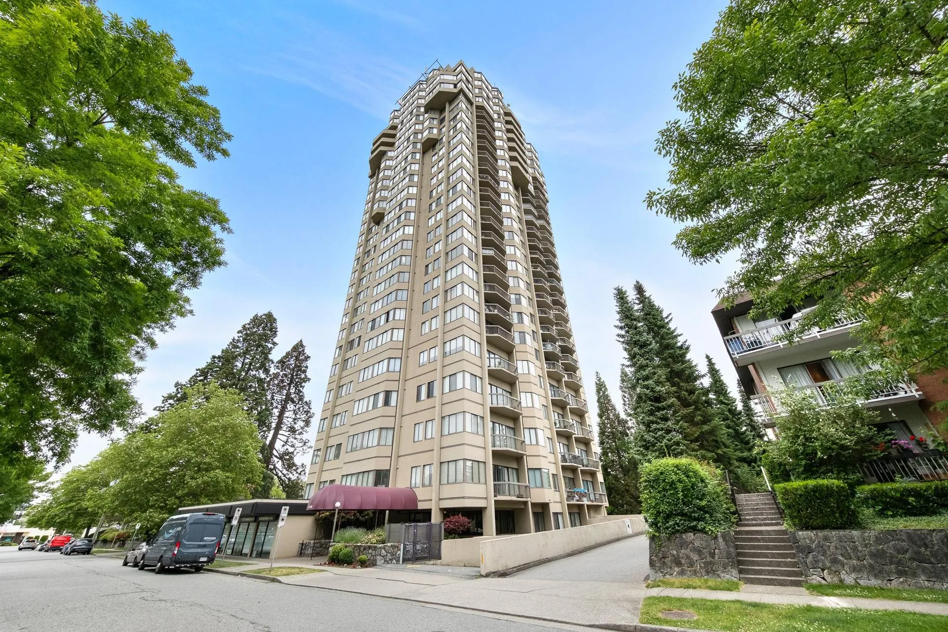 1703 6540 Burlington Avenue