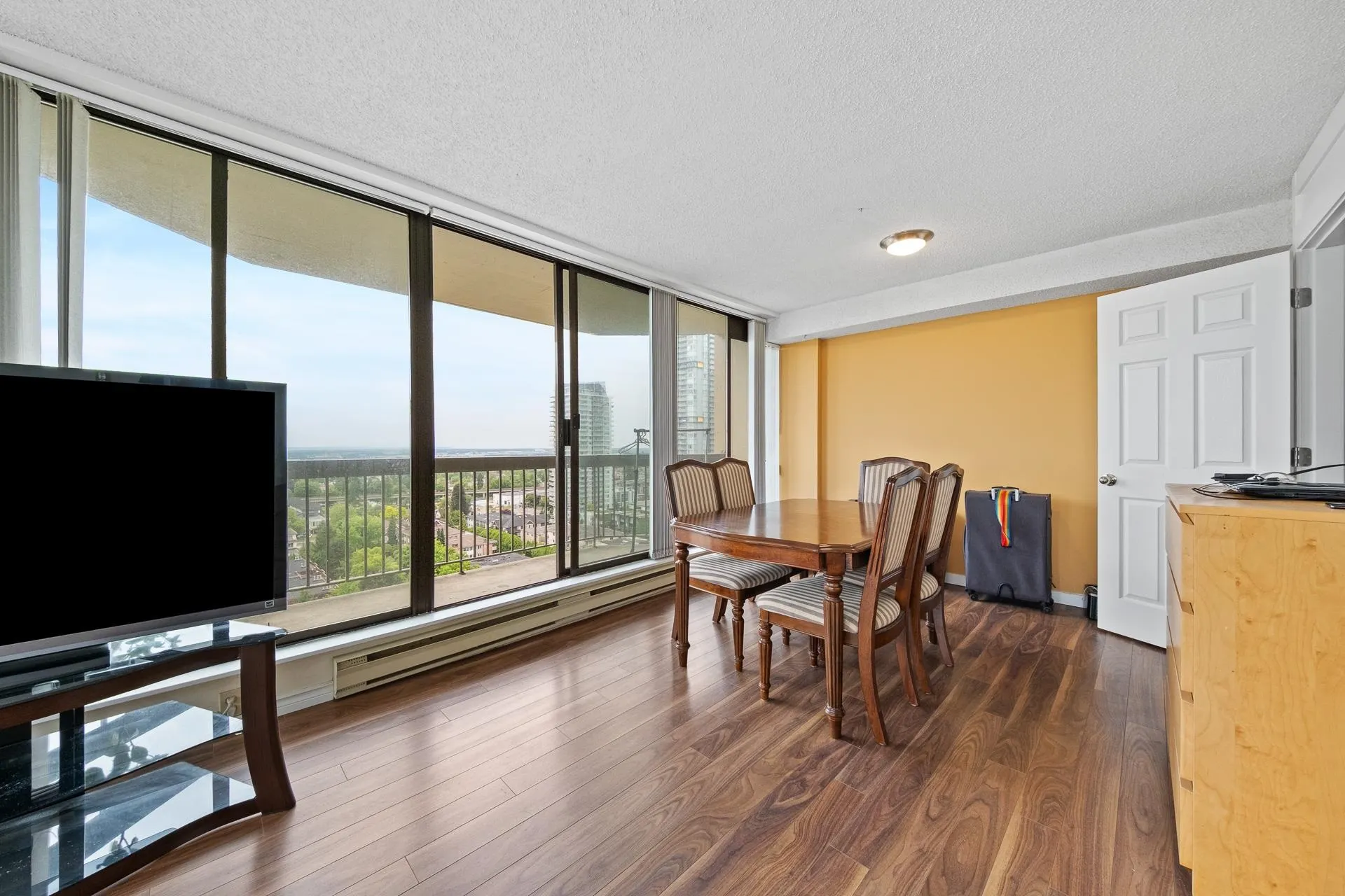 1703 6540 Burlington Avenue