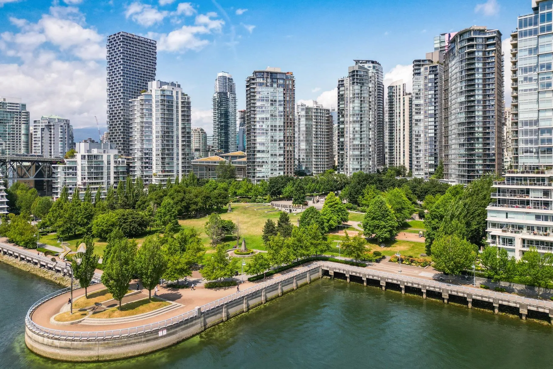 1202 583 Beach Crescent