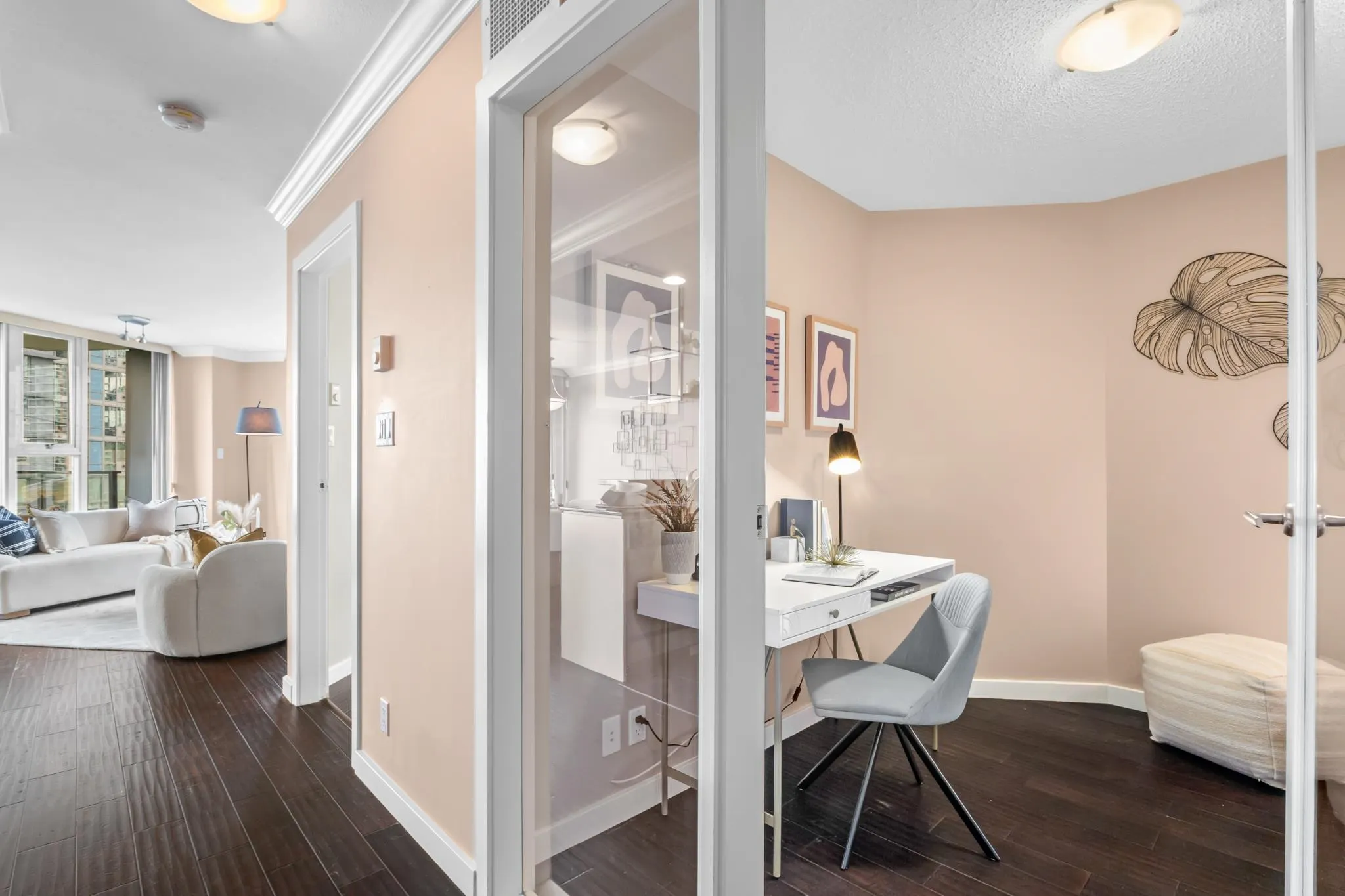 1202 583 Beach Crescent