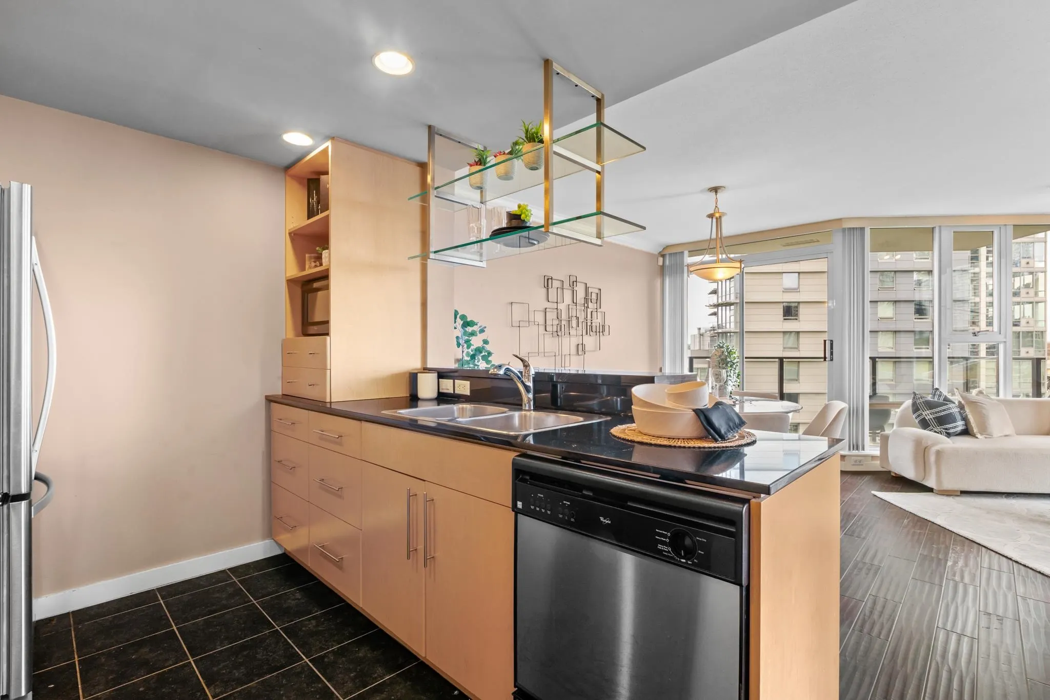 1202 583 Beach Crescent