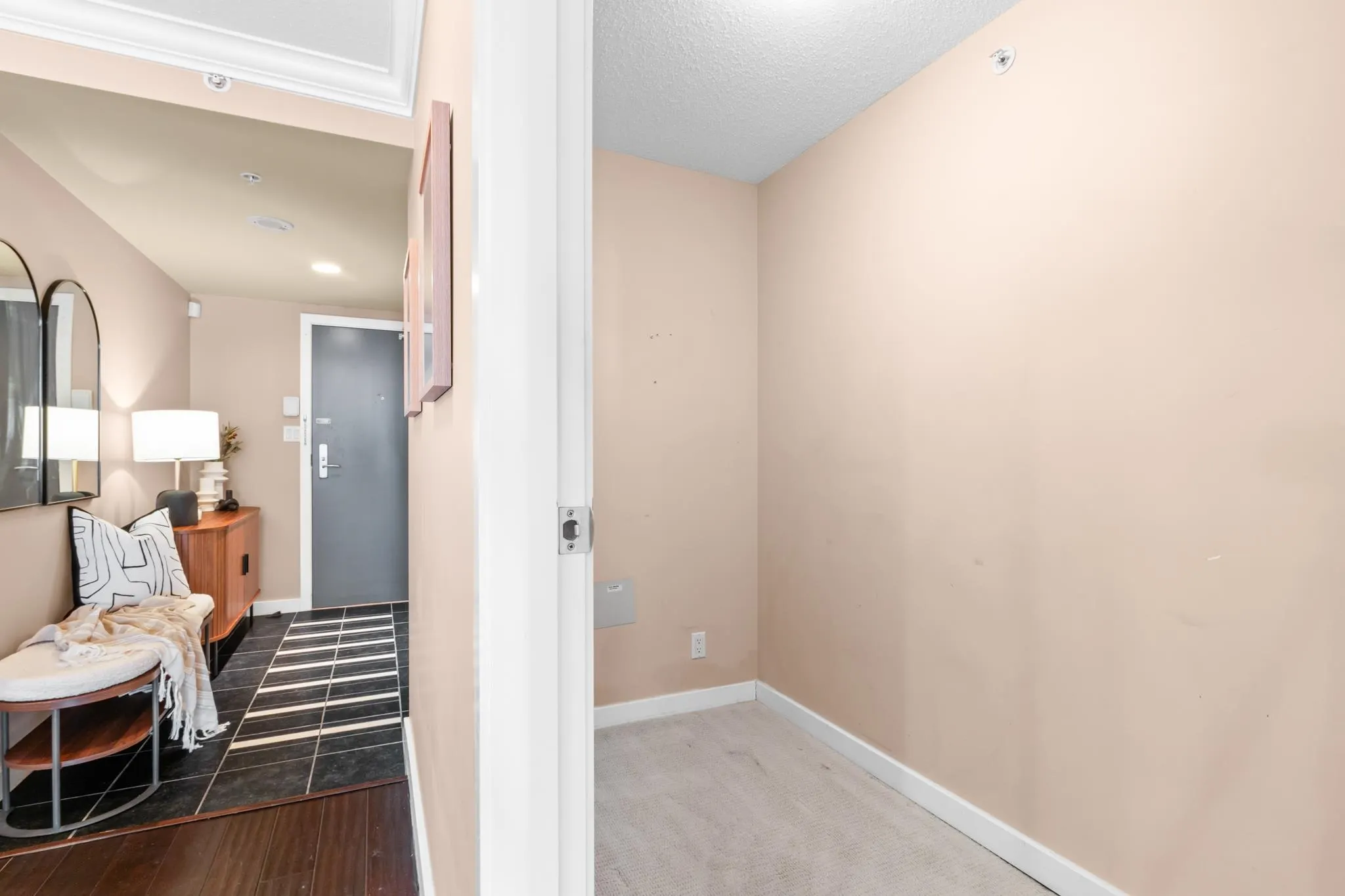 1202 583 Beach Crescent