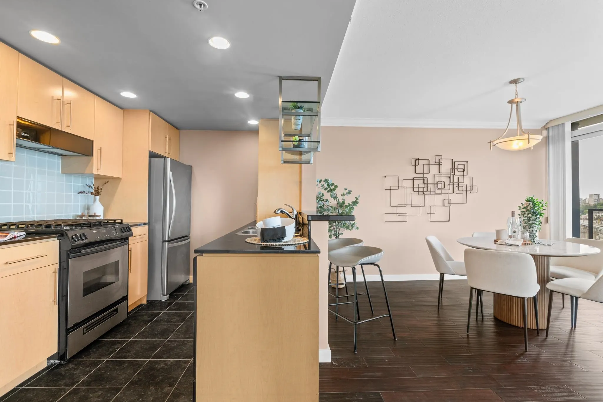 1202 583 Beach Crescent