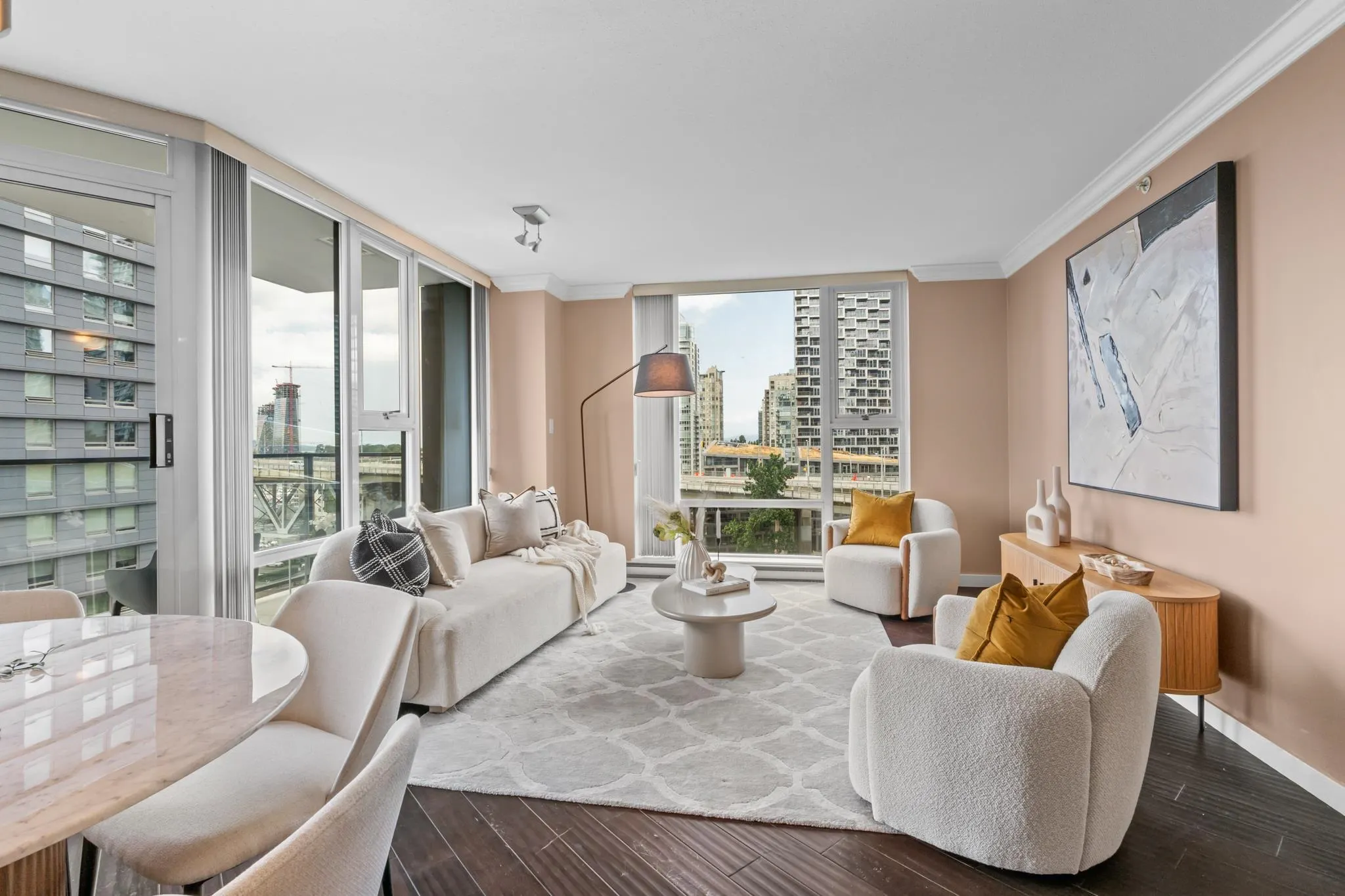 1202 583 Beach Crescent