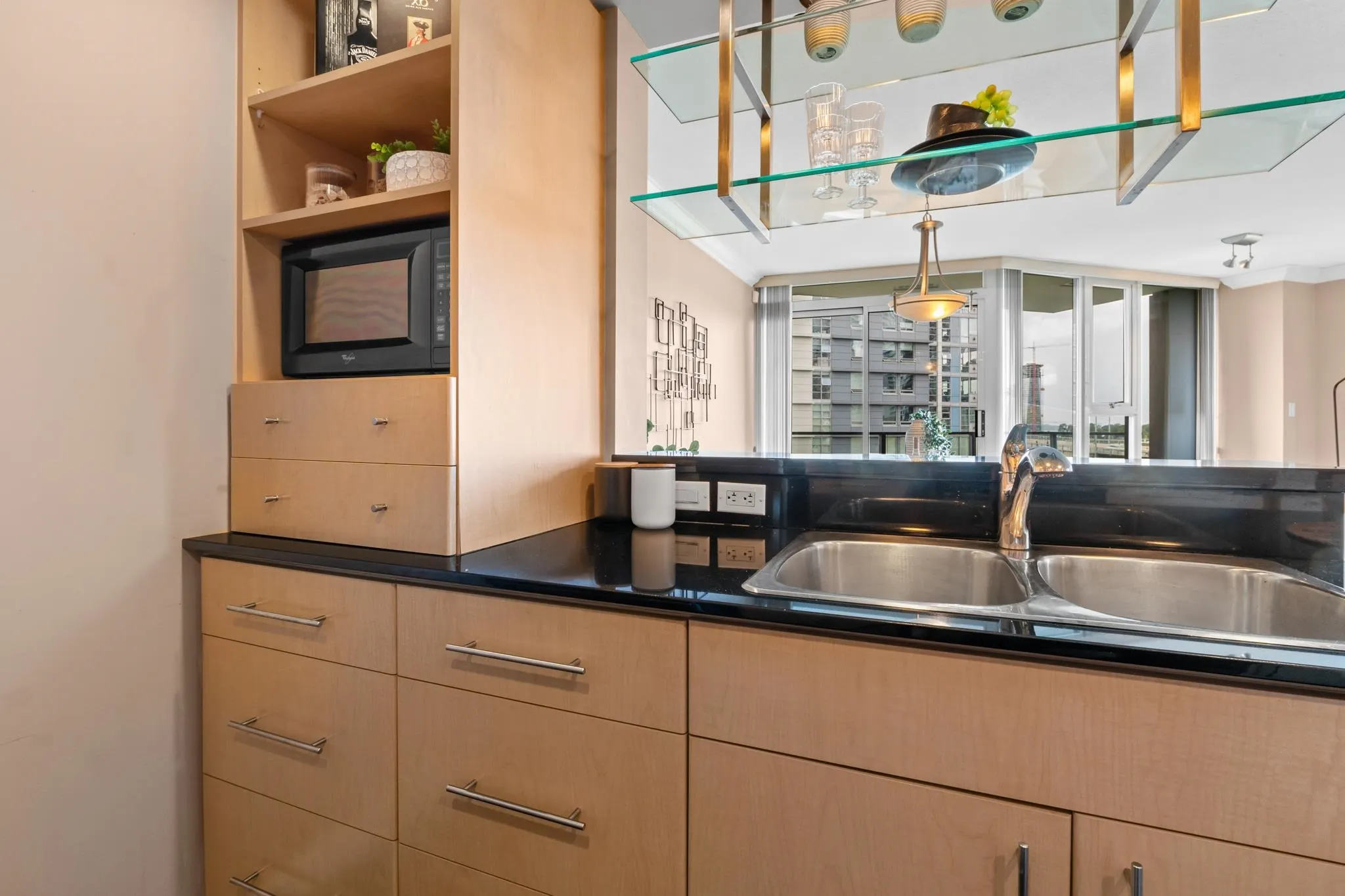 1202 583 Beach Crescent
