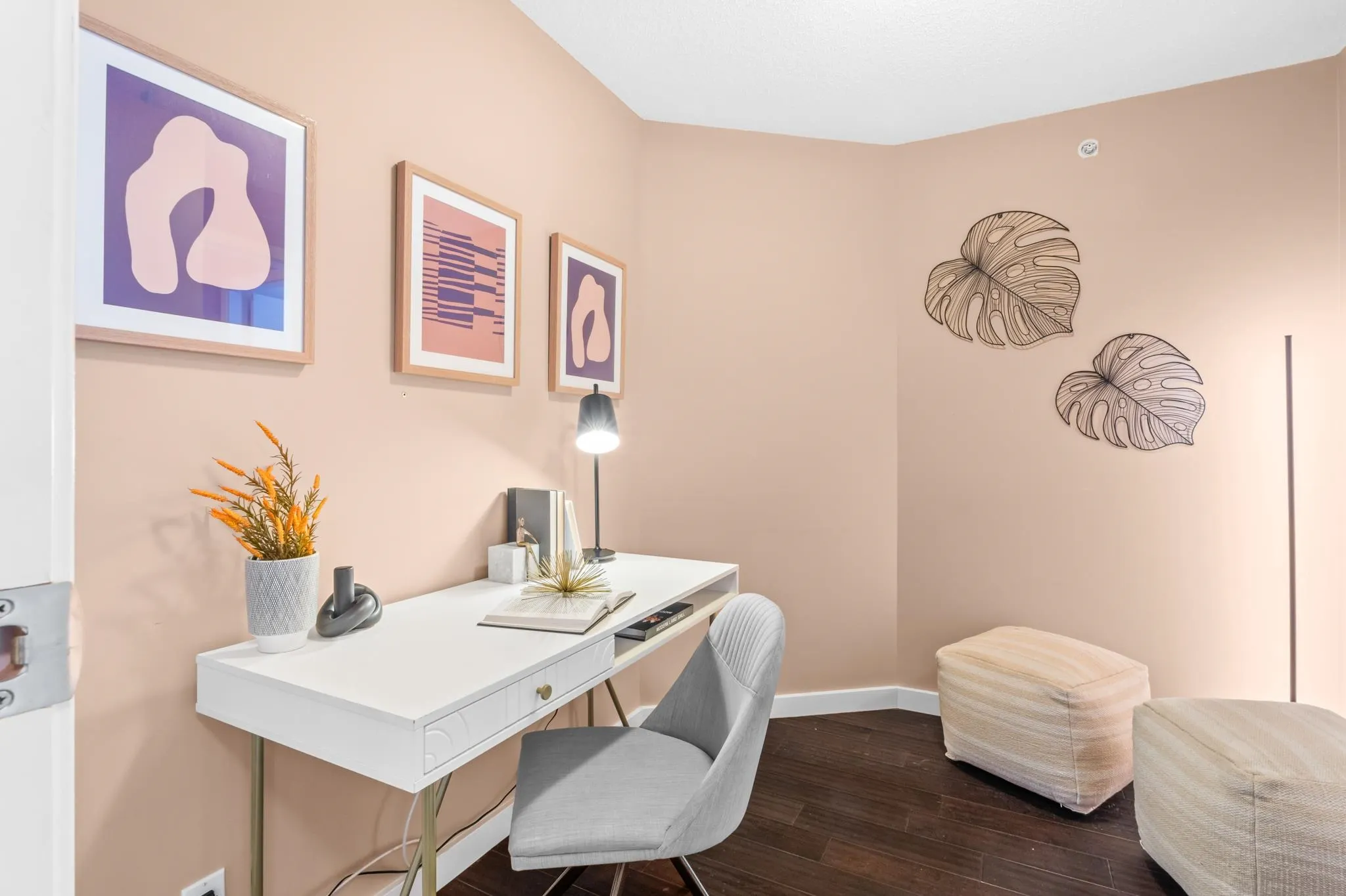 1202 583 Beach Crescent